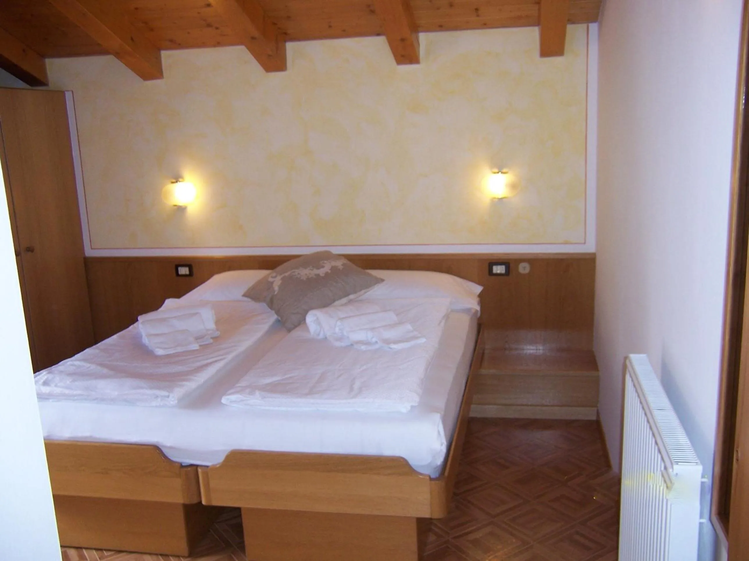 Bedroom, Bed in Alpen Hotel Rabbi