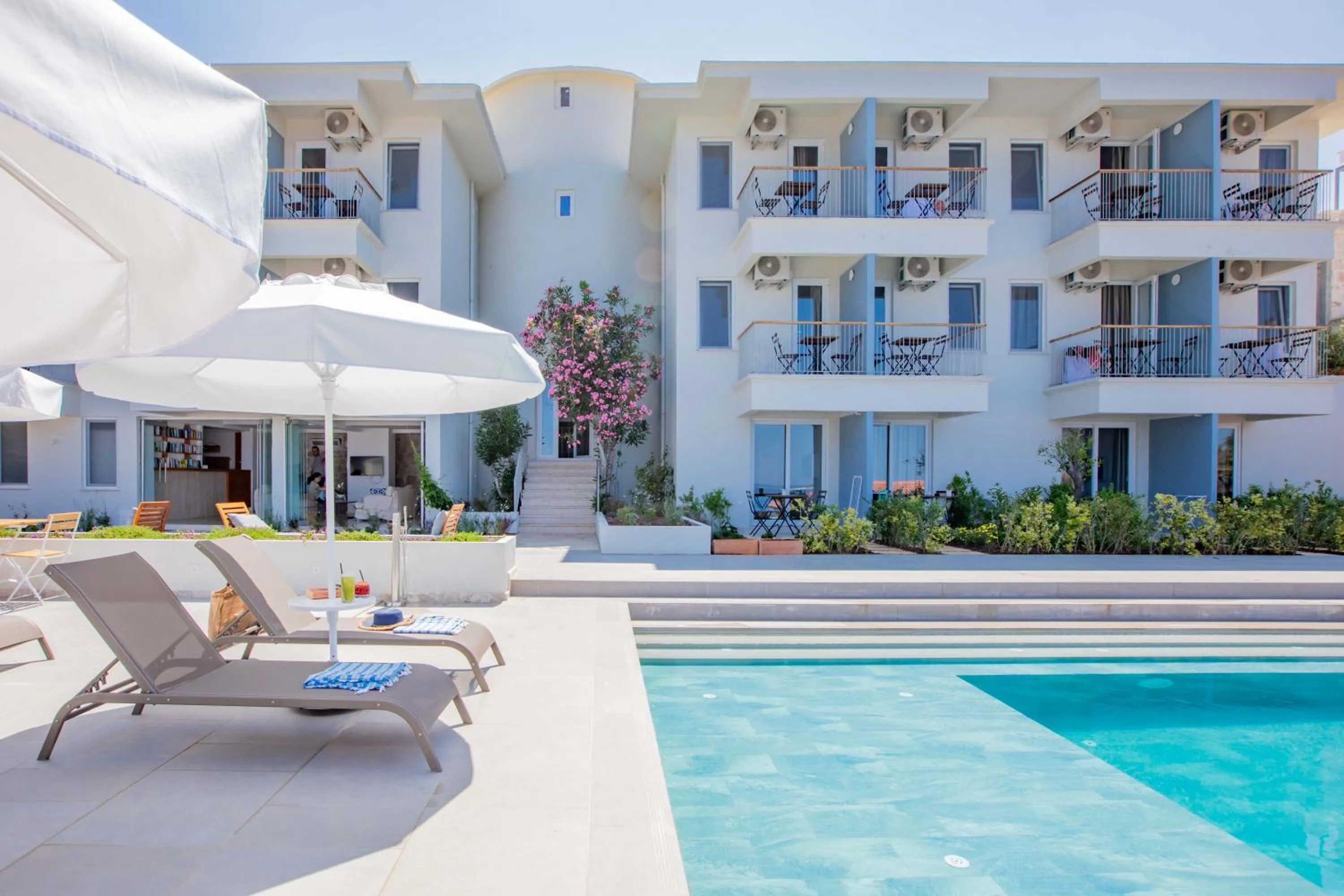 Swimming pool in Mavilim Hotel