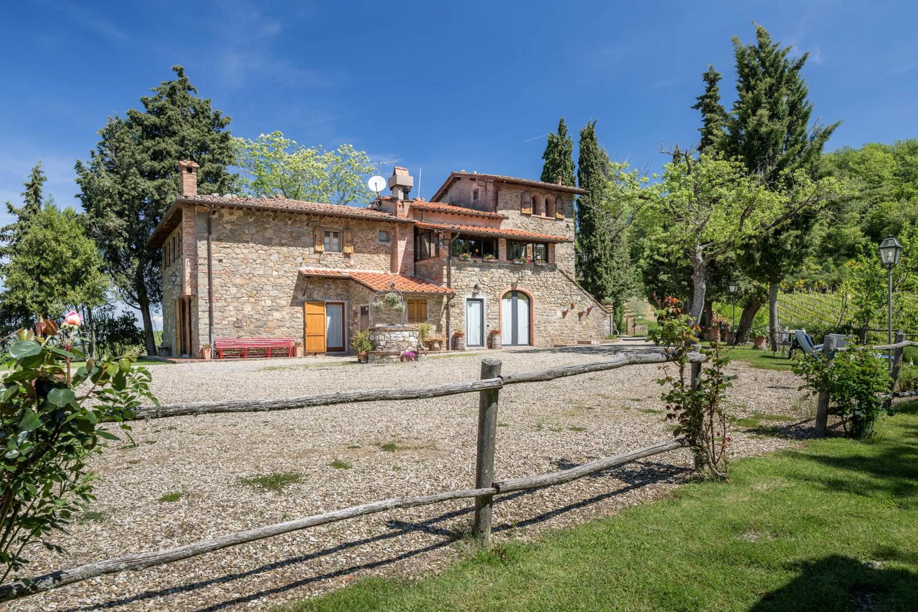 Property building in Le Cetinelle