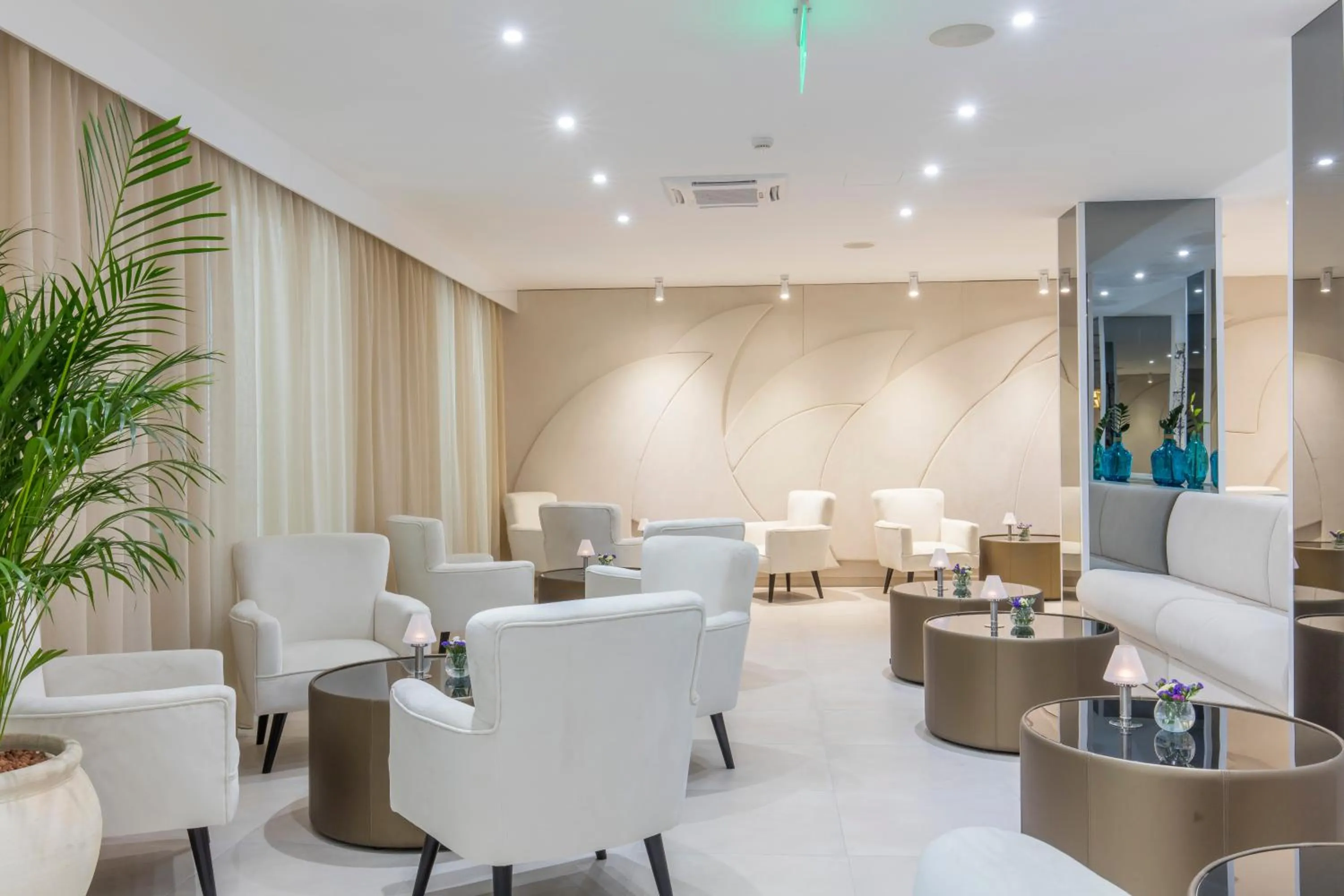 Lounge or bar in Aminess Younique Bellevue Hotel