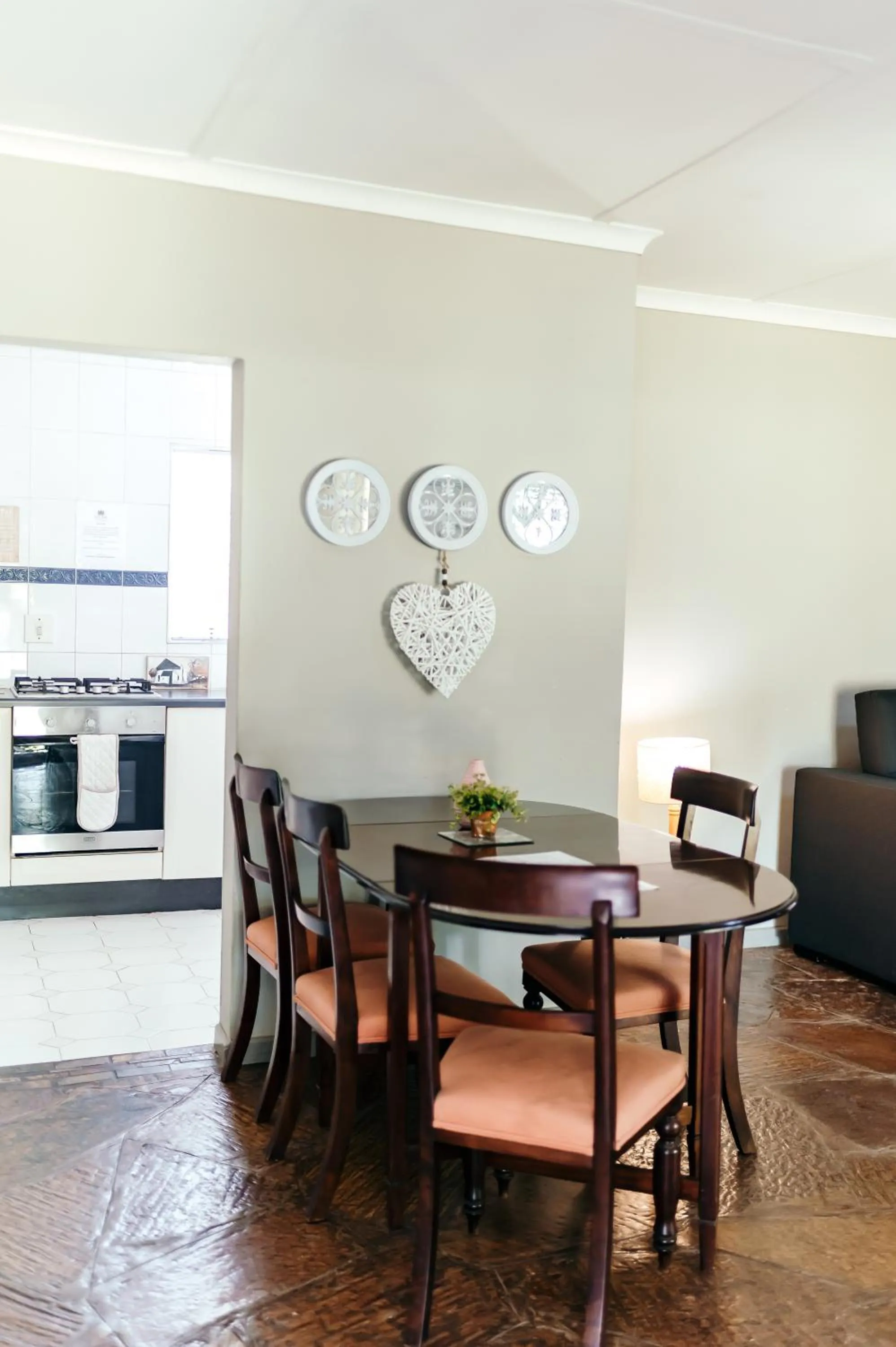 Dining area in Misty Morn Cottages