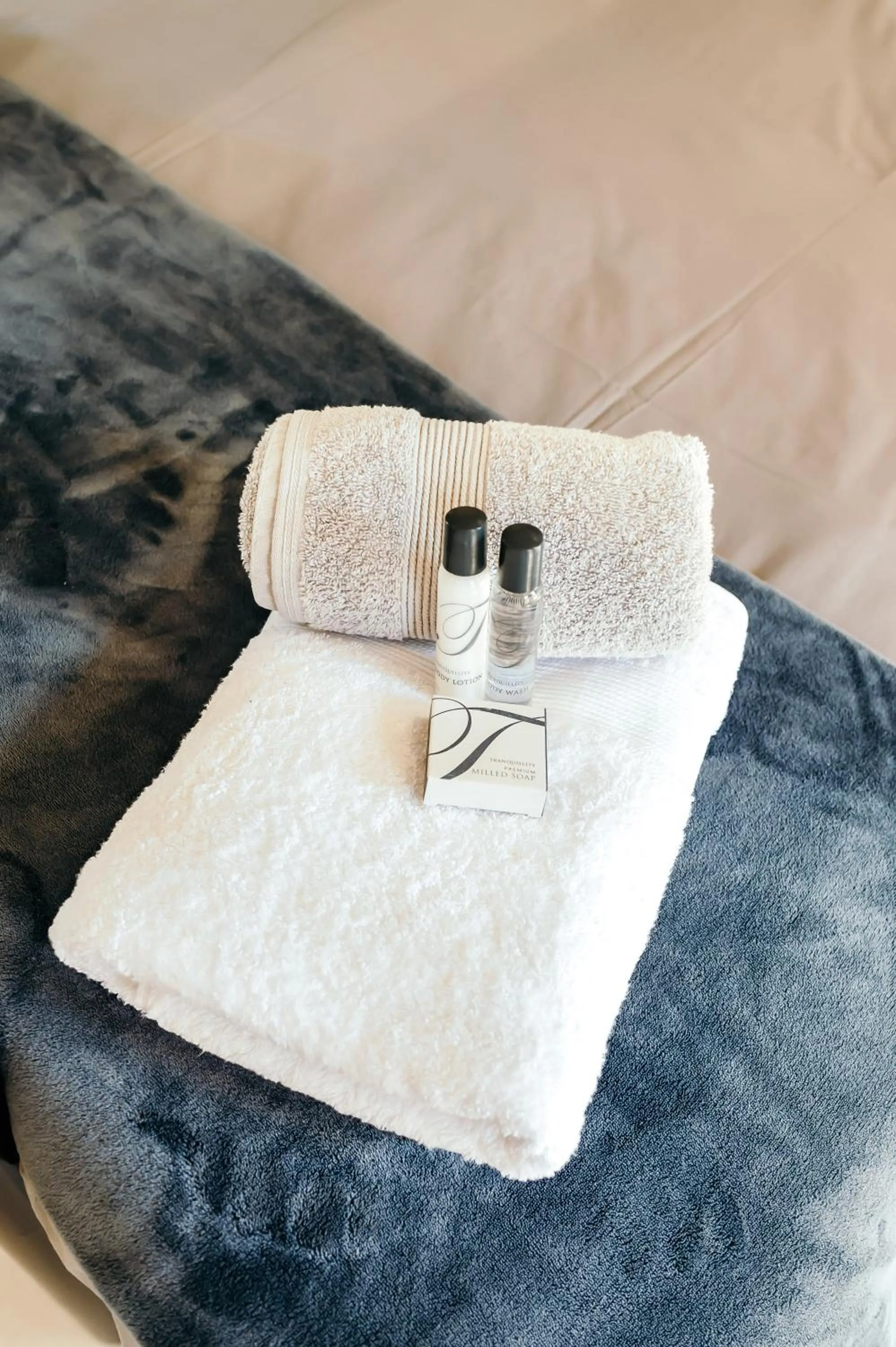 towels, Bed in Misty Morn Cottages