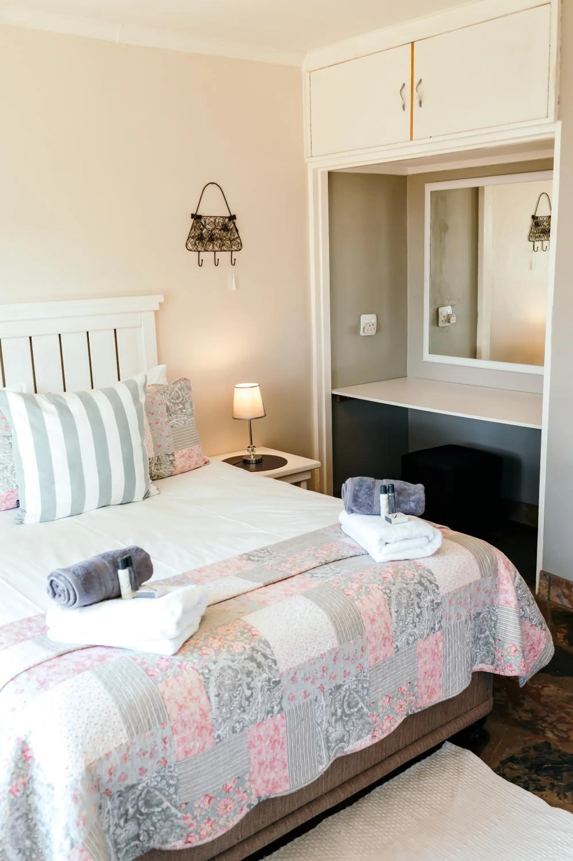 Bedroom, Bed in Misty Morn Cottages