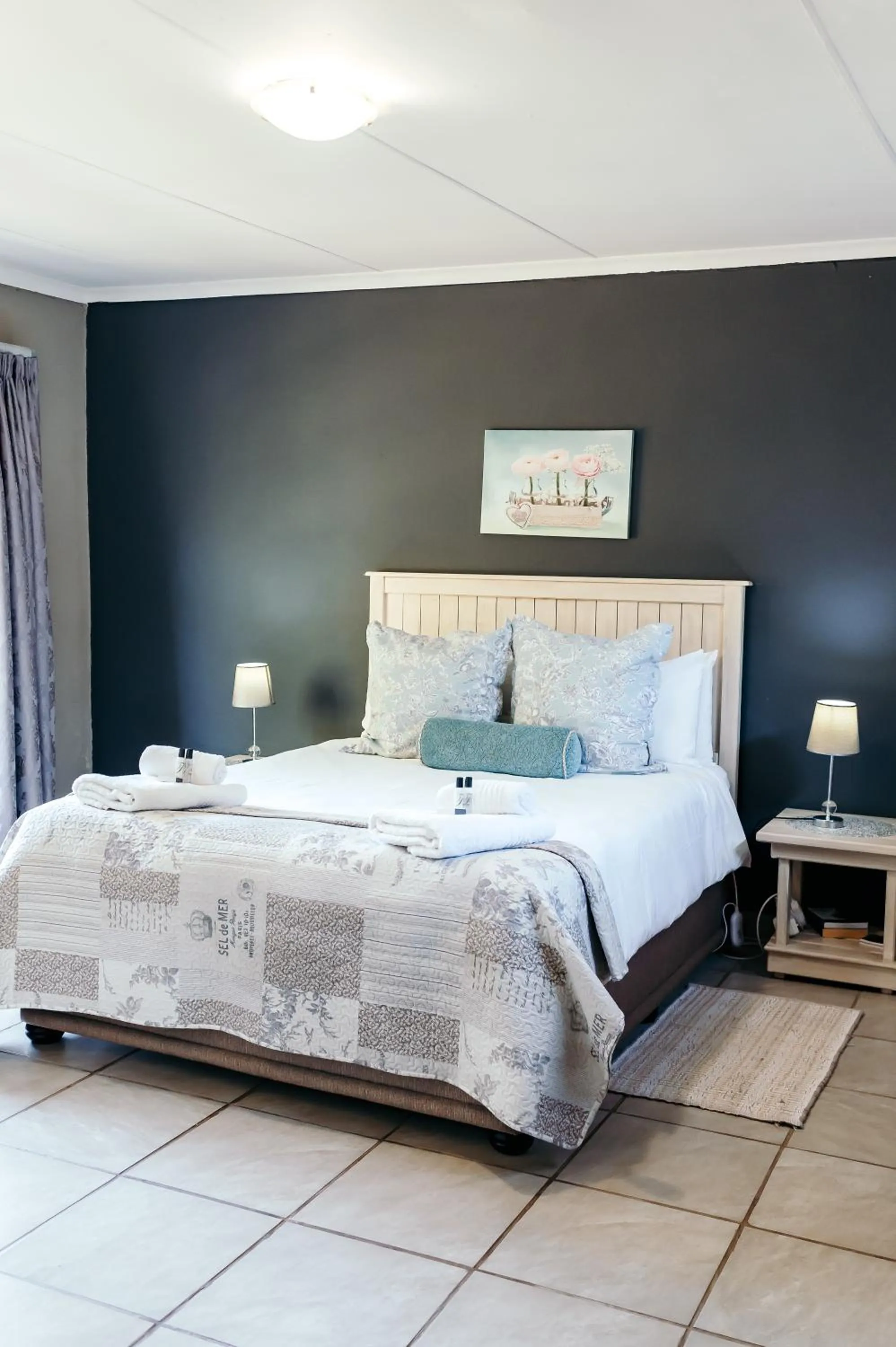 Bedroom, Bed in Misty Morn Cottages