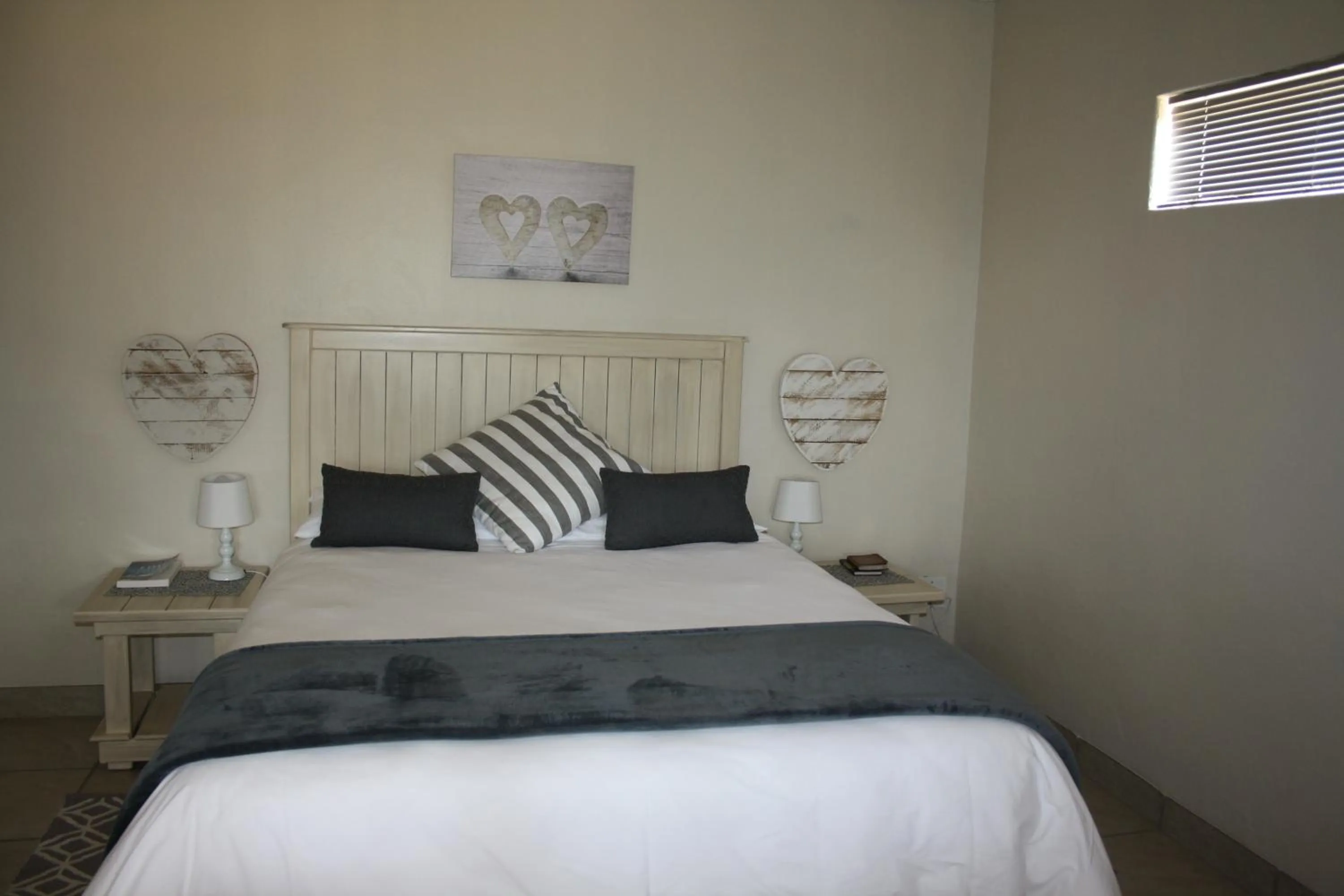 Bed in Misty Morn Cottages