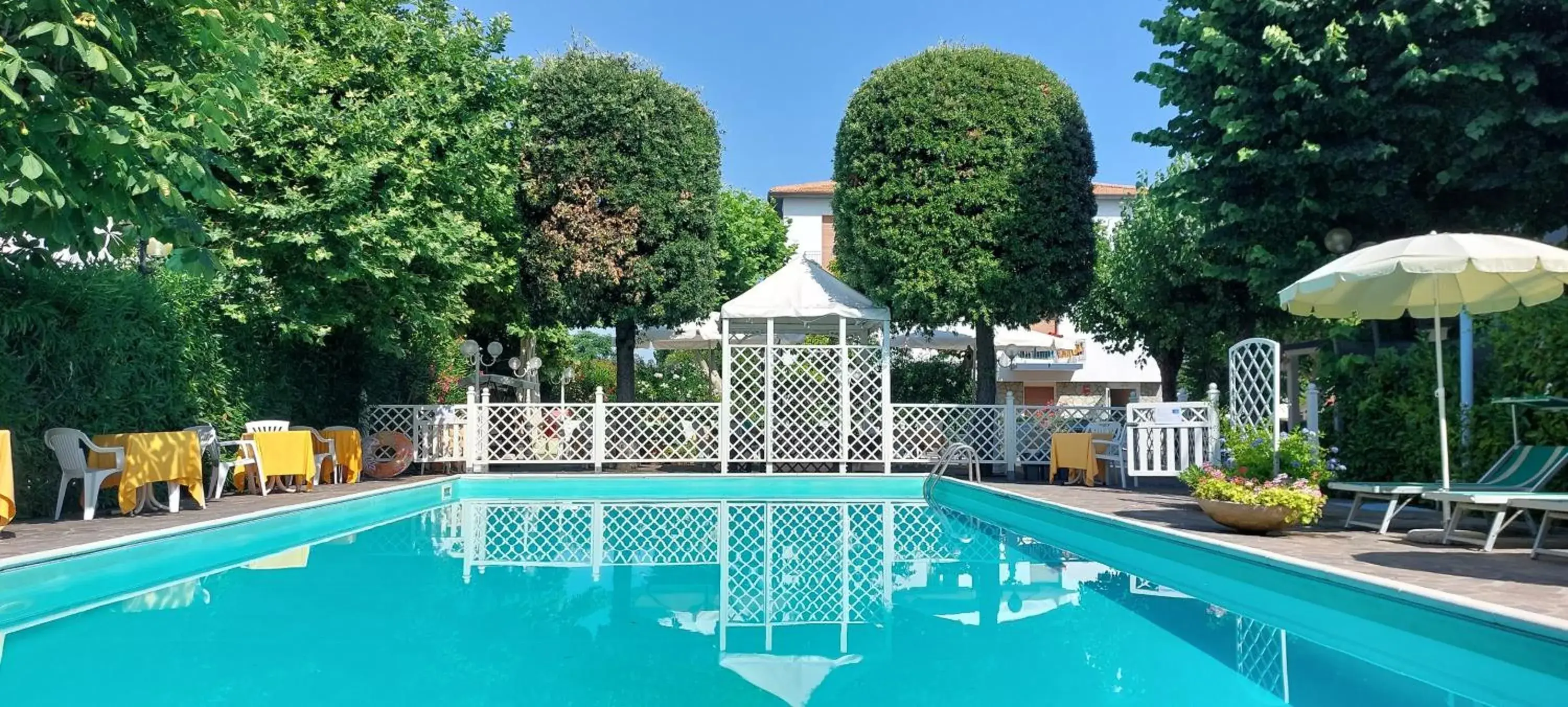 Single Room with Balcony - single occupancy in Hotel Garden B&B Single Room with Balcony - single occupancy in Hotel Garden B&B