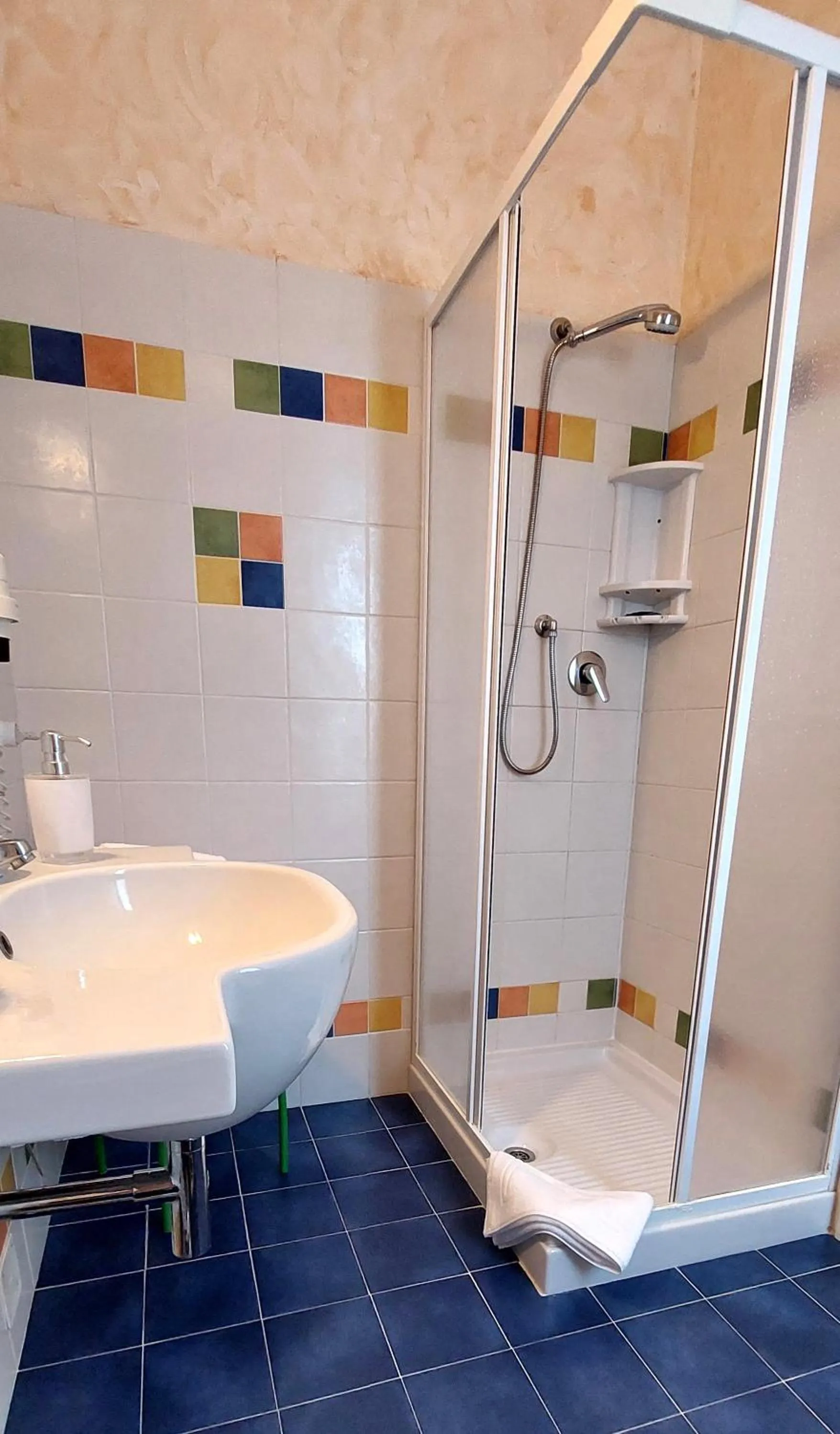 Shower in Hotel Garden B&B