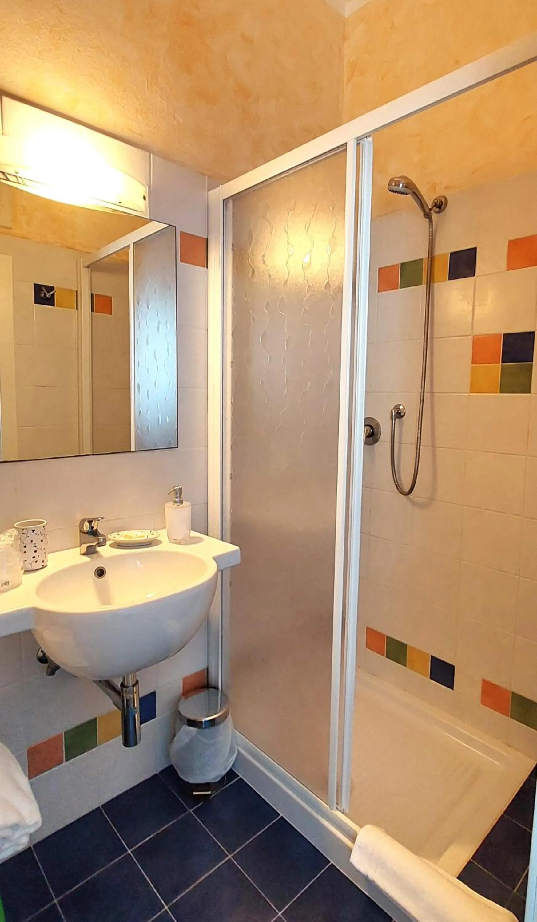 Bathroom in Hotel Garden B&B