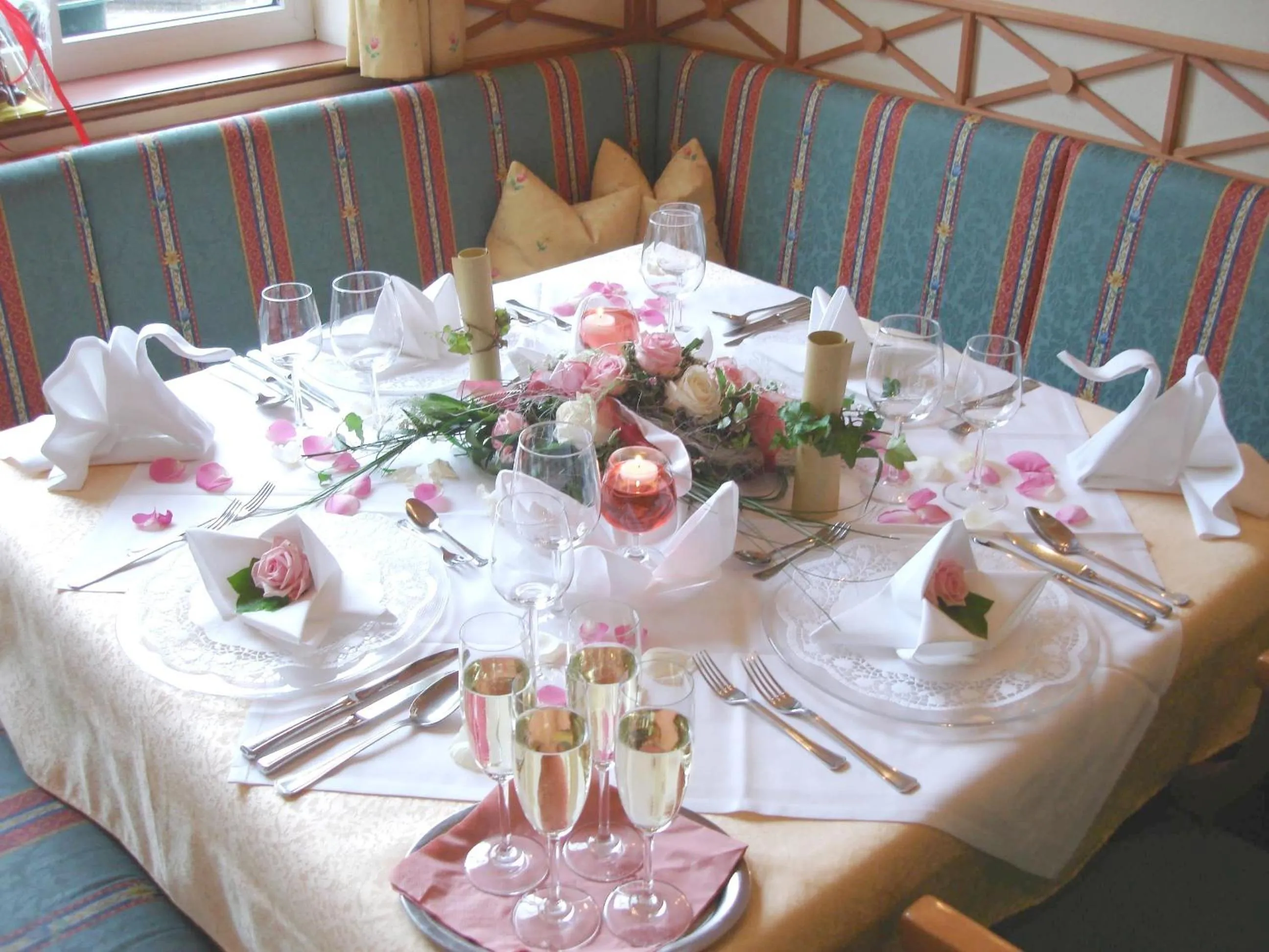 Restaurant/places to eat in Wohlfühlresort und Feriengut Martinerhof