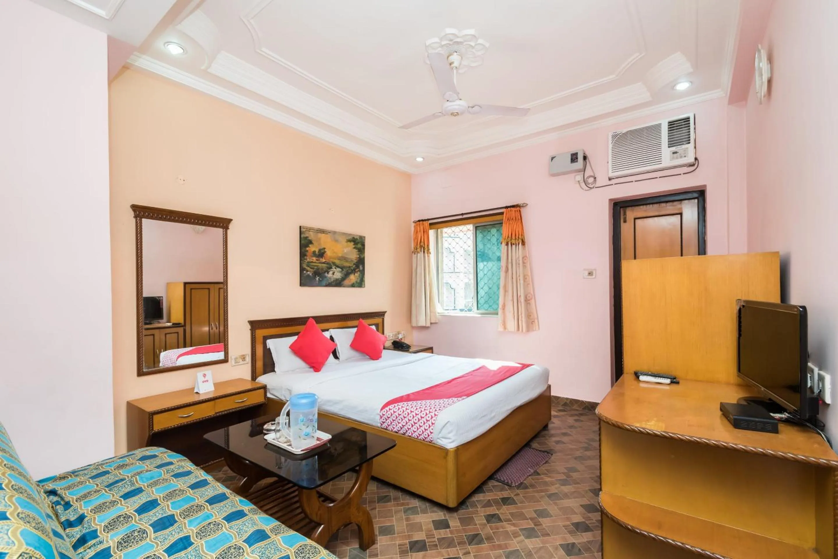 Bedroom, Bed in Super Capital O Bidisha