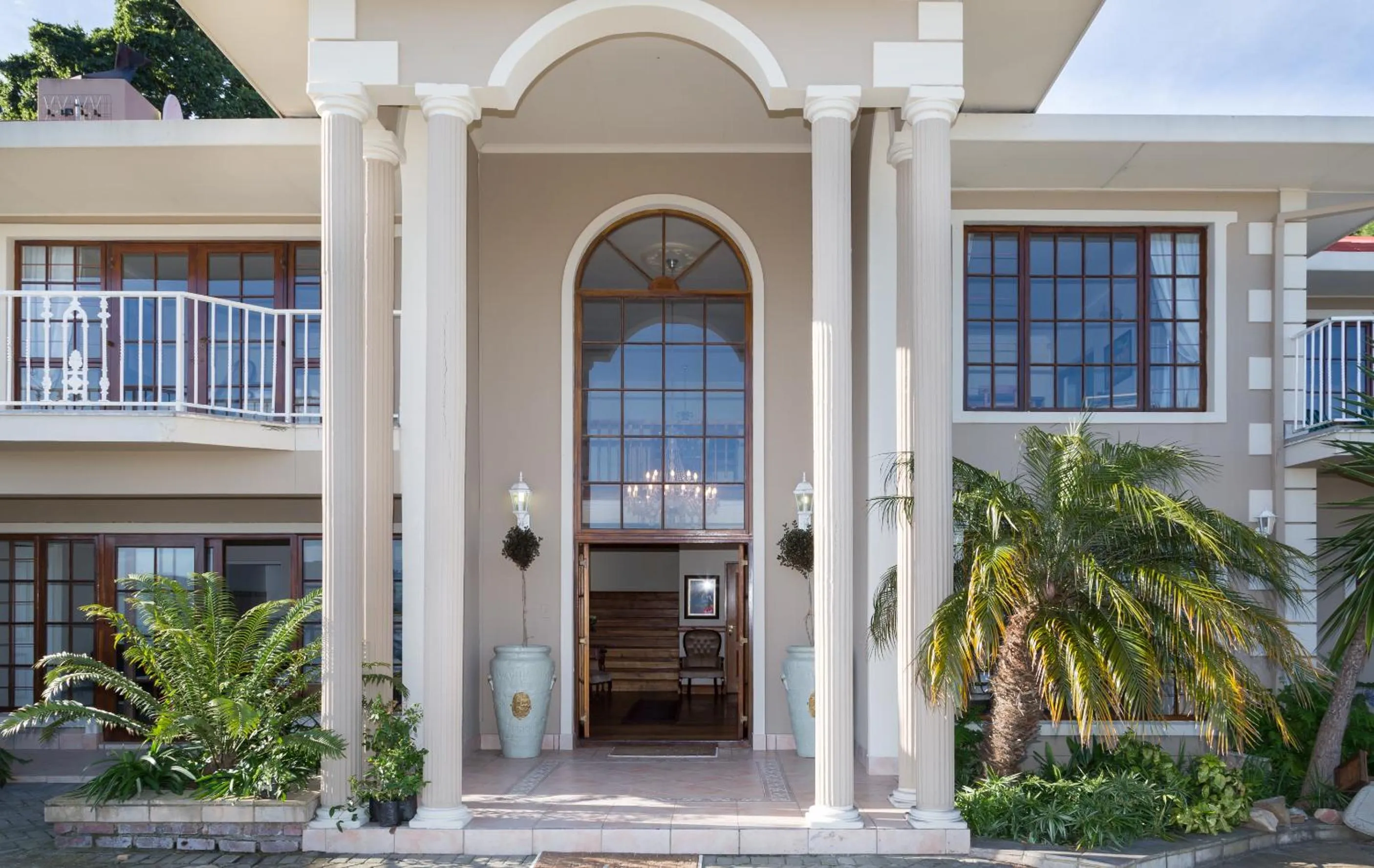 Property building in Moncrieff Manor