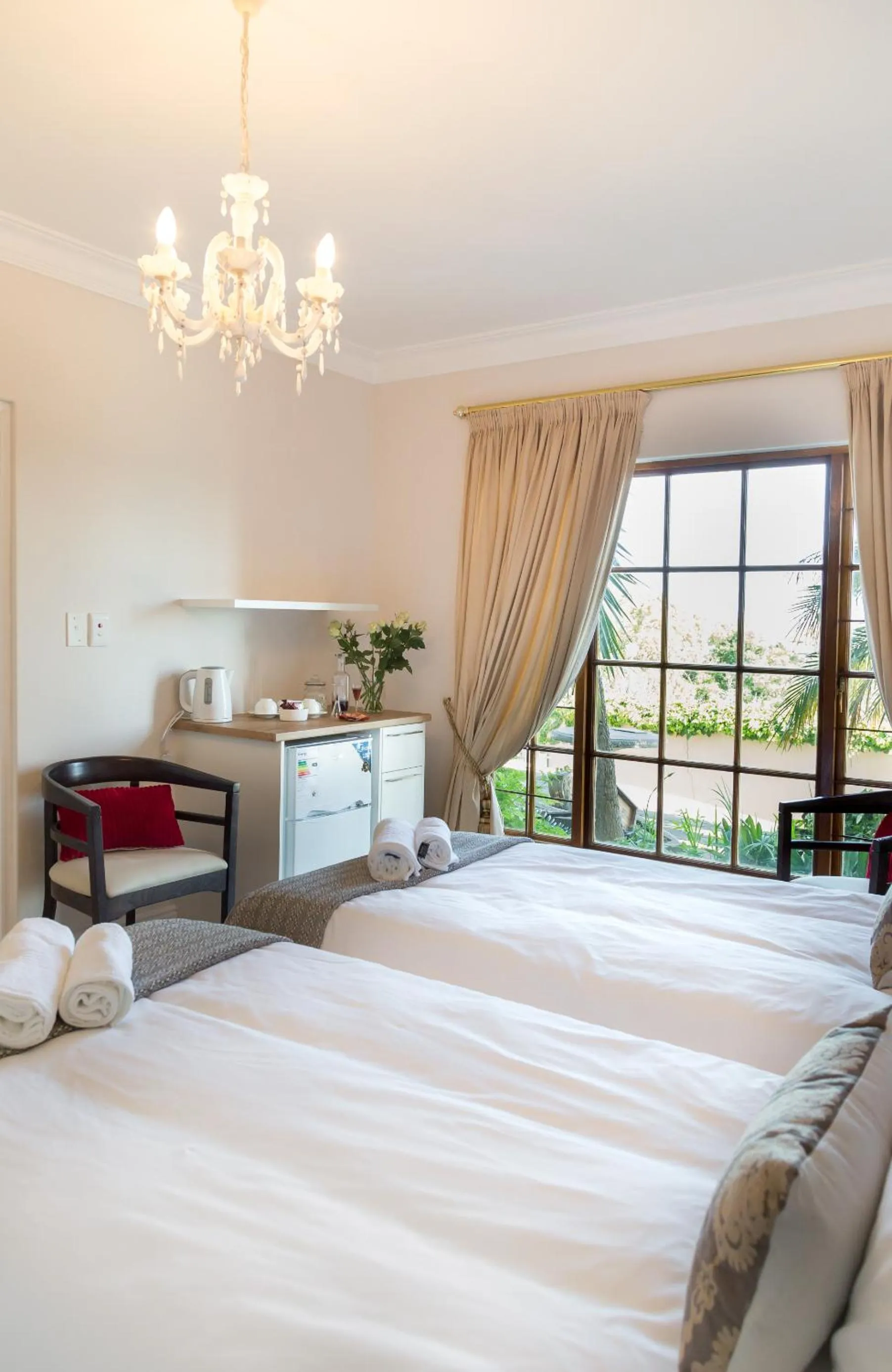 Coffee/tea facilities, Bed in Moncrieff Manor