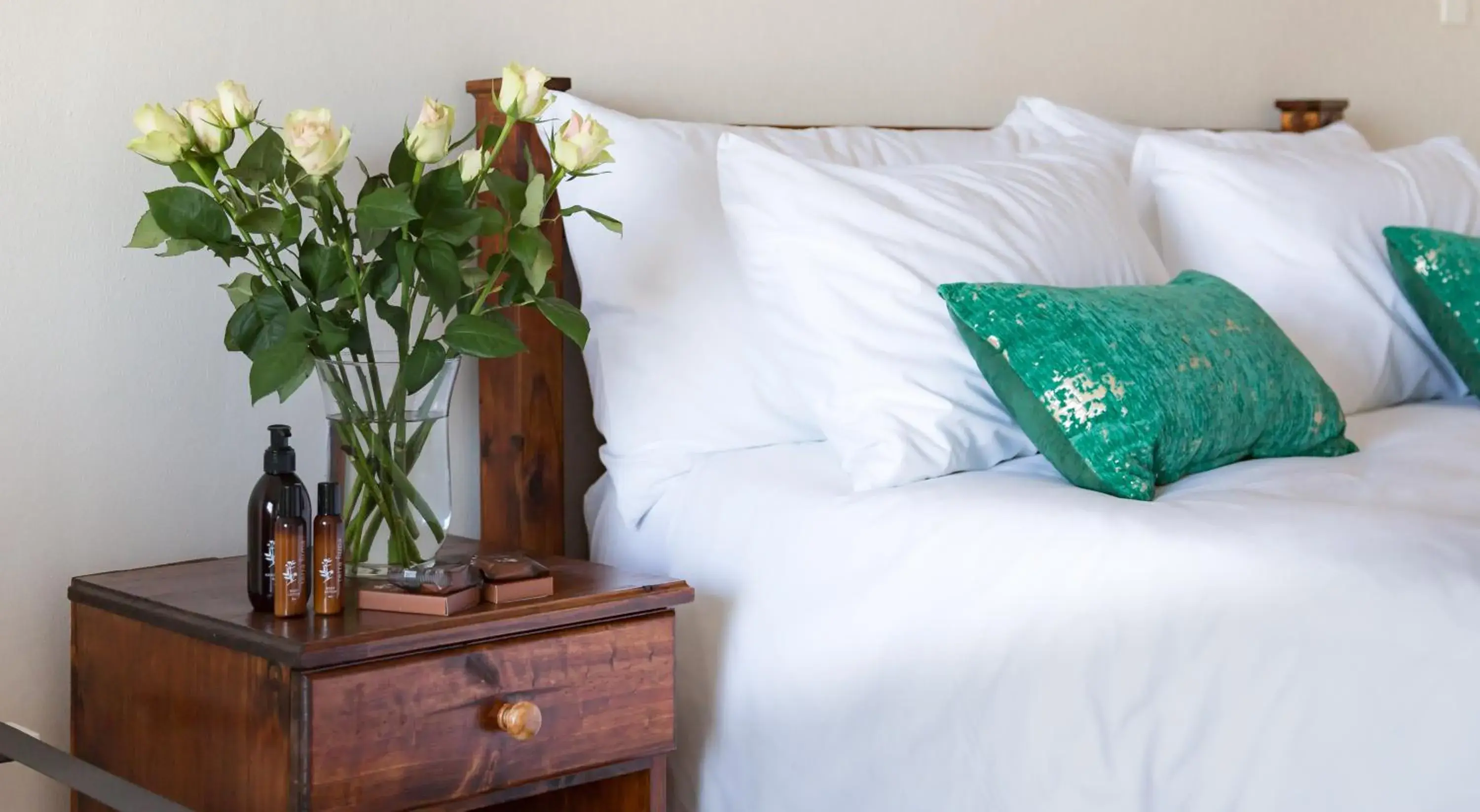 Queen Size Room with Mini Kitchen - single occupancy in Moncrieff Manor Queen Size Room with Mini Kitchen - single occupancy in Moncrieff Manor