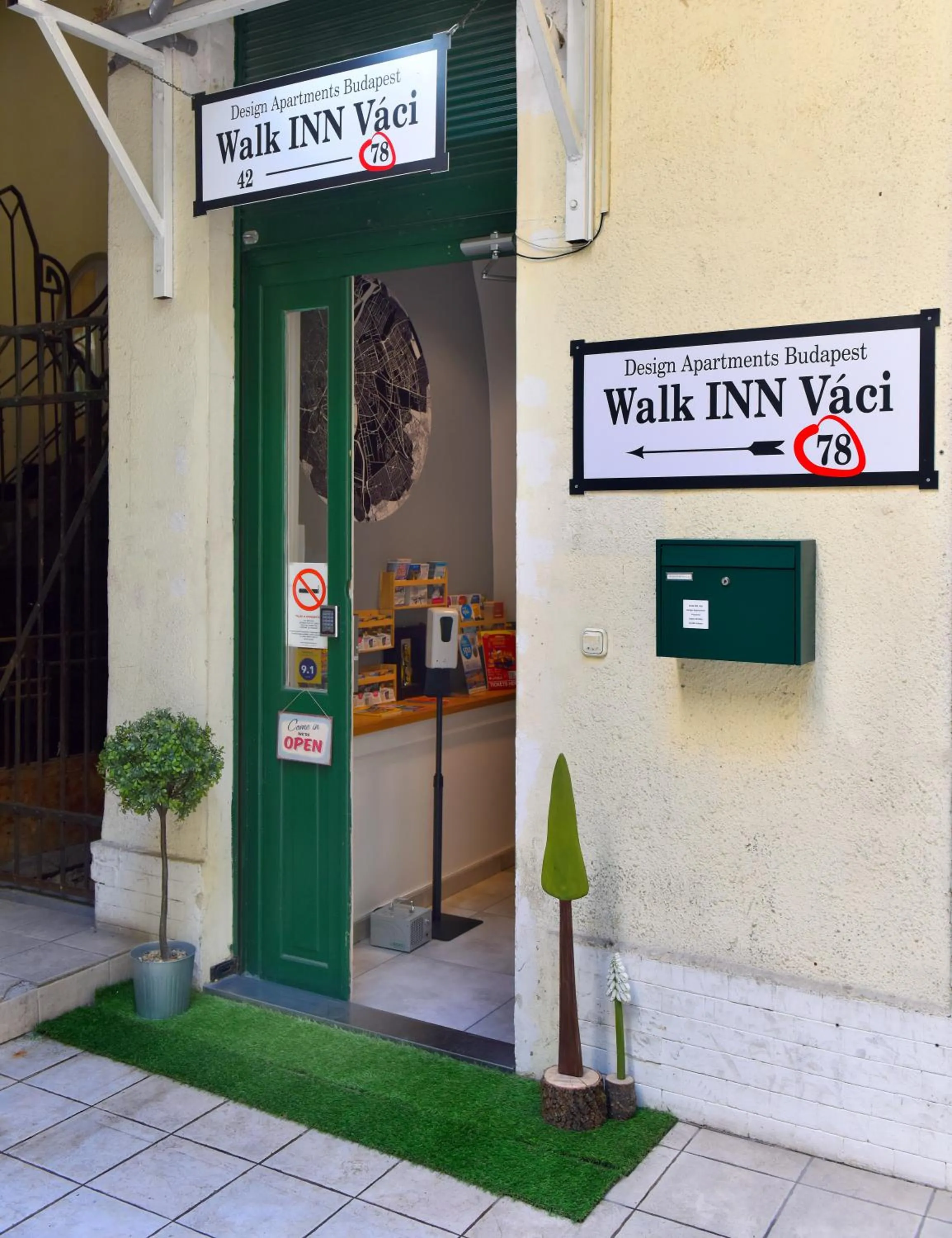 Facade/entrance in Walk Inn Váci 78