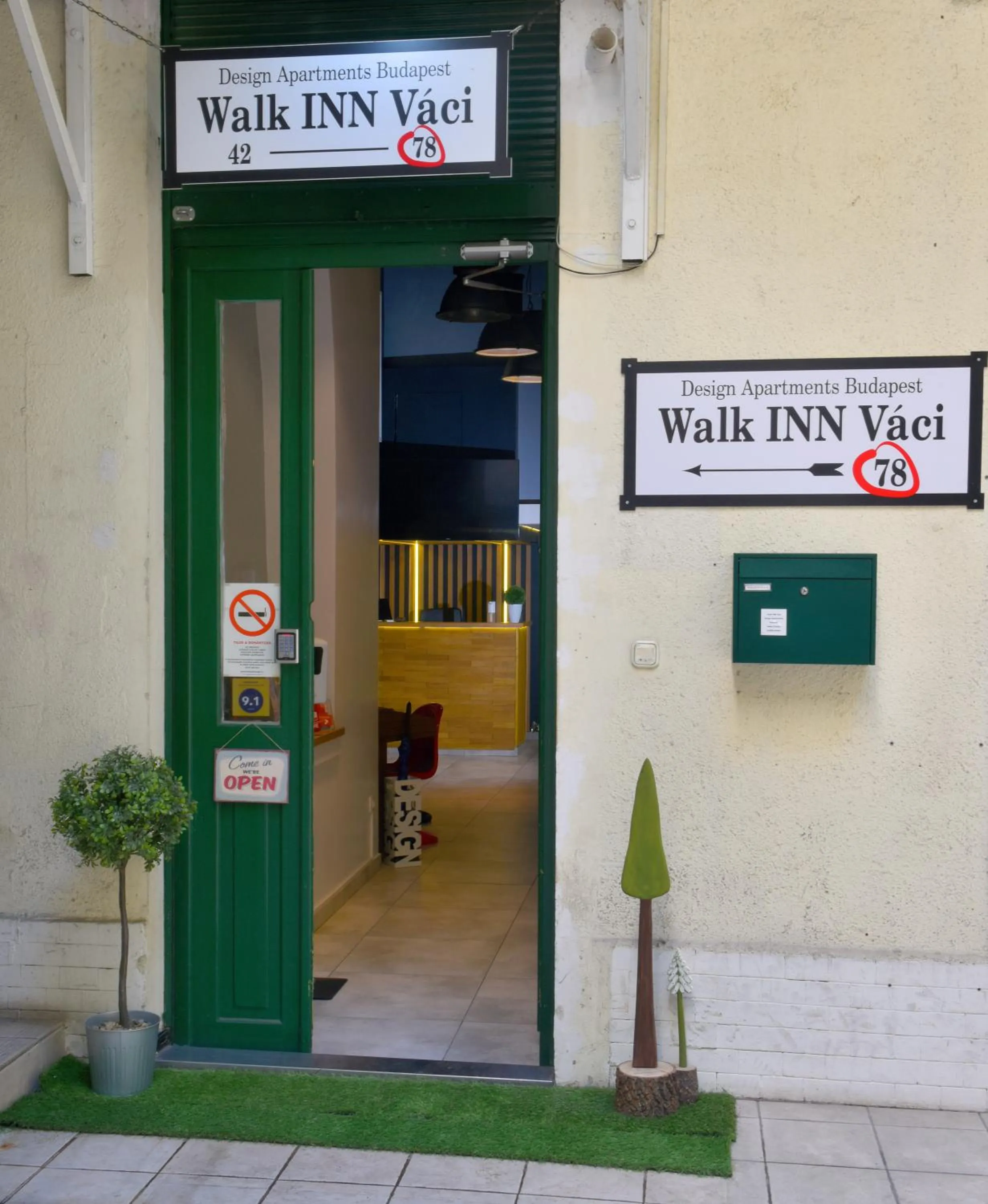 Facade/entrance in Walk Inn Váci 78