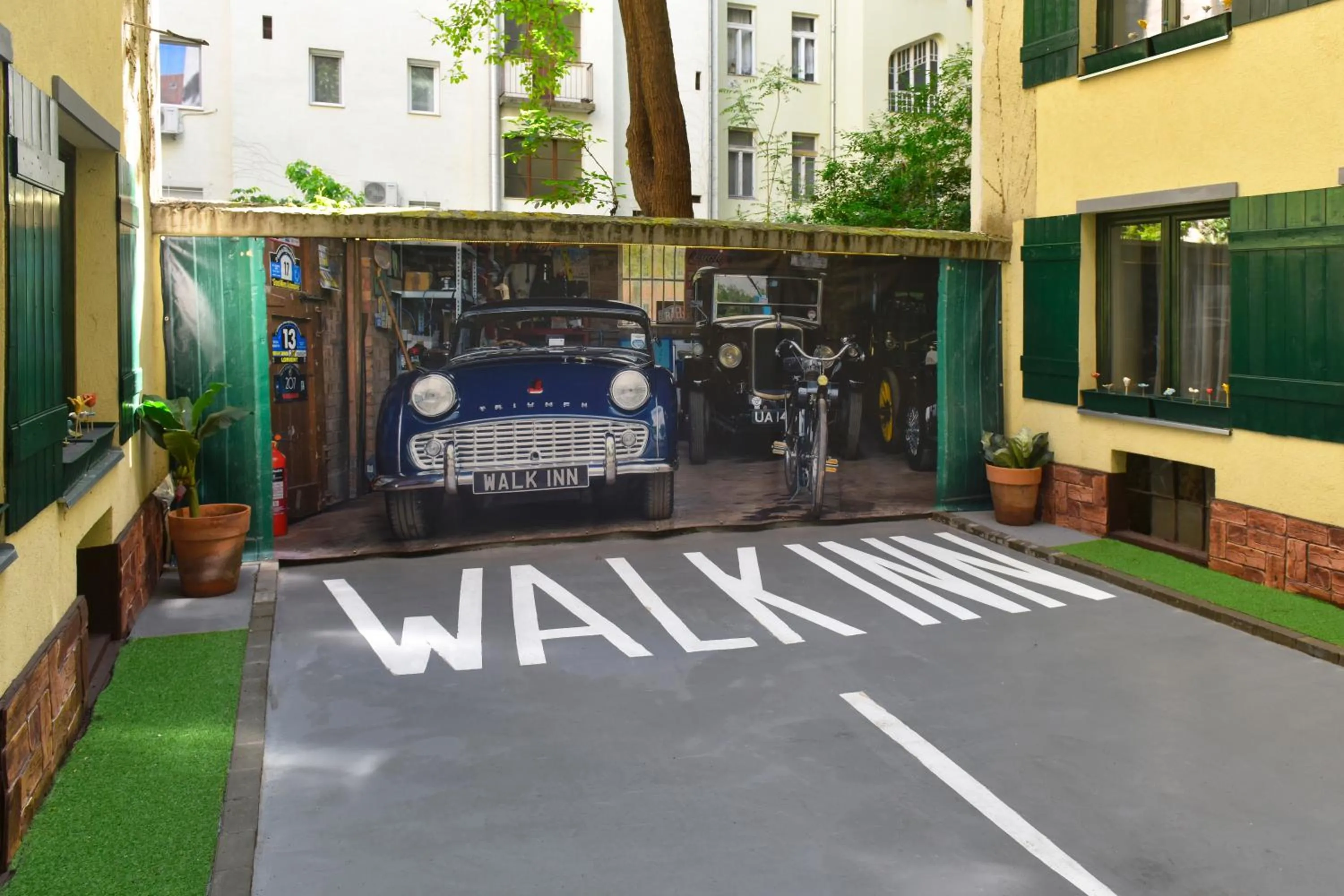 Inner courtyard view in Walk Inn Váci 78