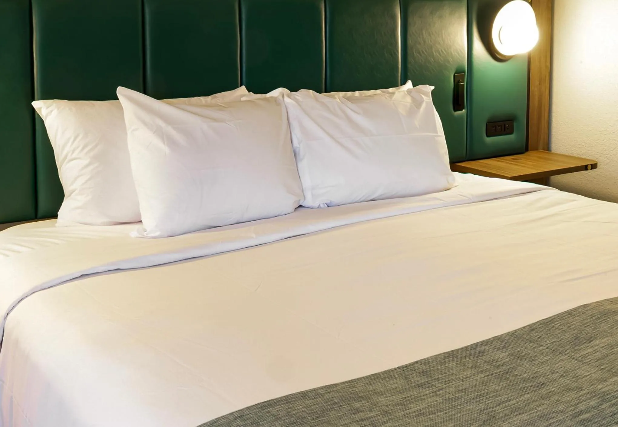 Bedroom in Wingate by Wyndham Owensboro