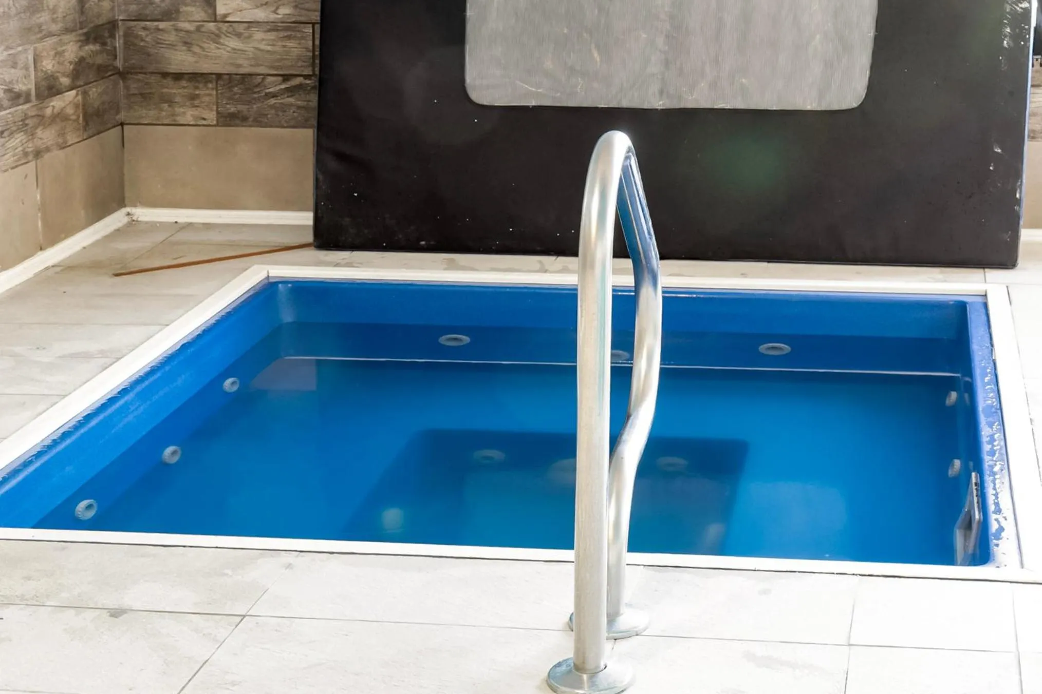 Hot Tub in Wingate by Wyndham Owensboro