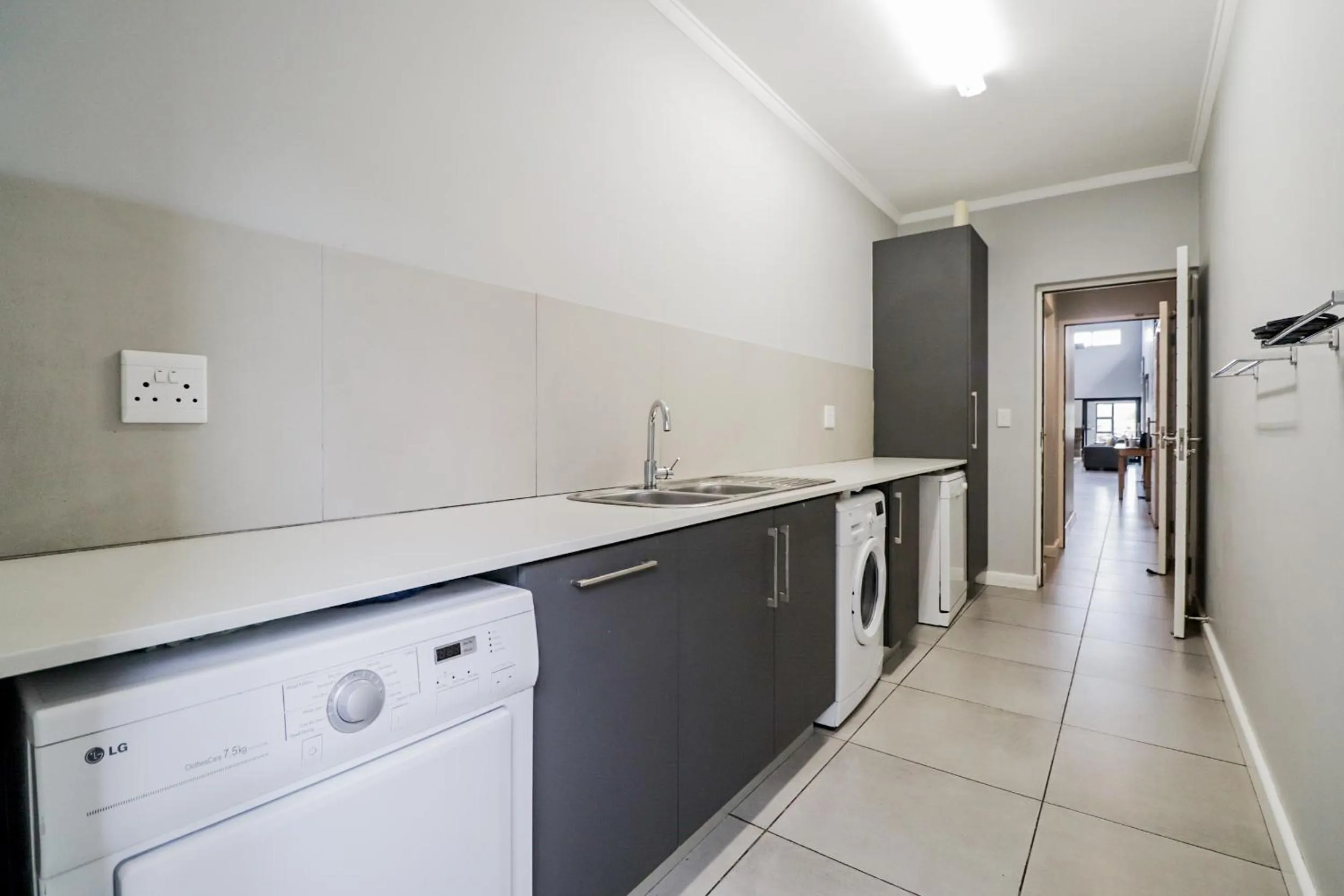 Kitchen or kitchenette in The Greens Guest House