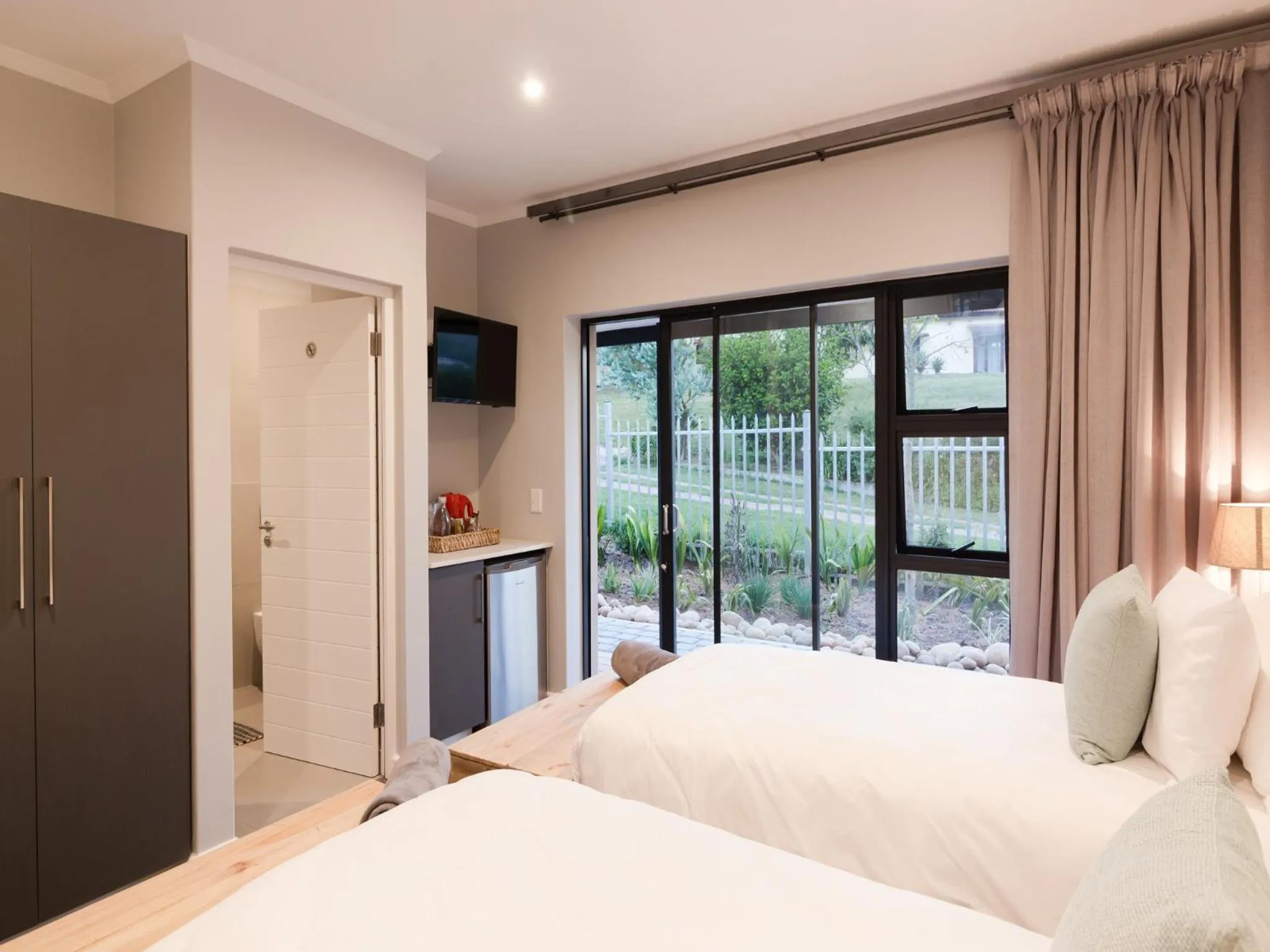 Garden, Bed in The Greens Guest House