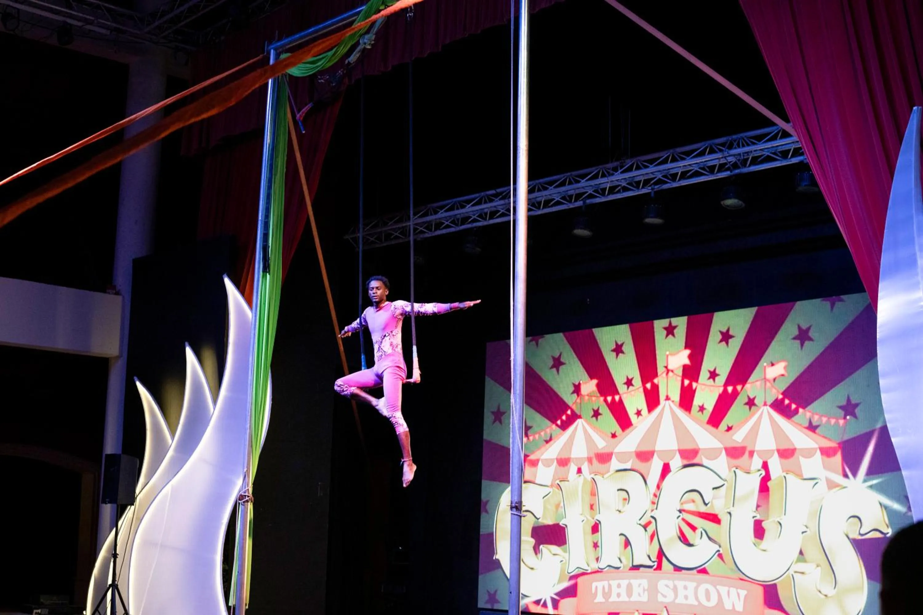 Entertainment in Majestic Colonial Punta Cana - All Inclusive