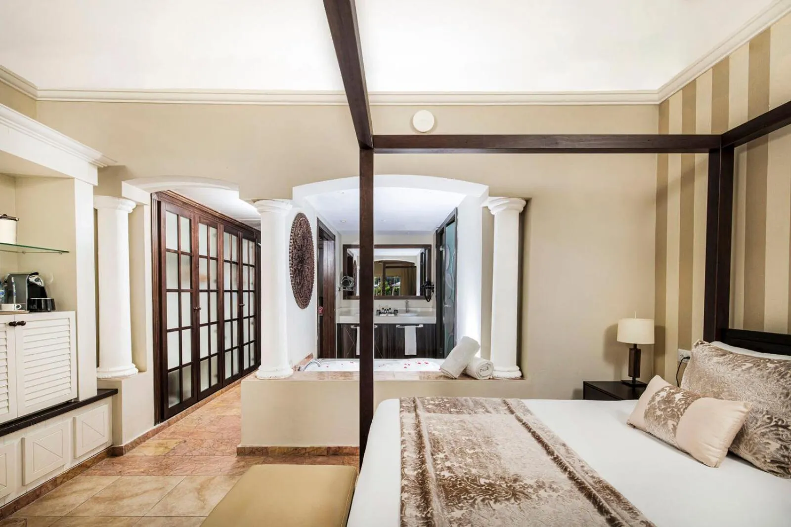 Bedroom, Bed in Majestic Colonial Punta Cana - All Inclusive