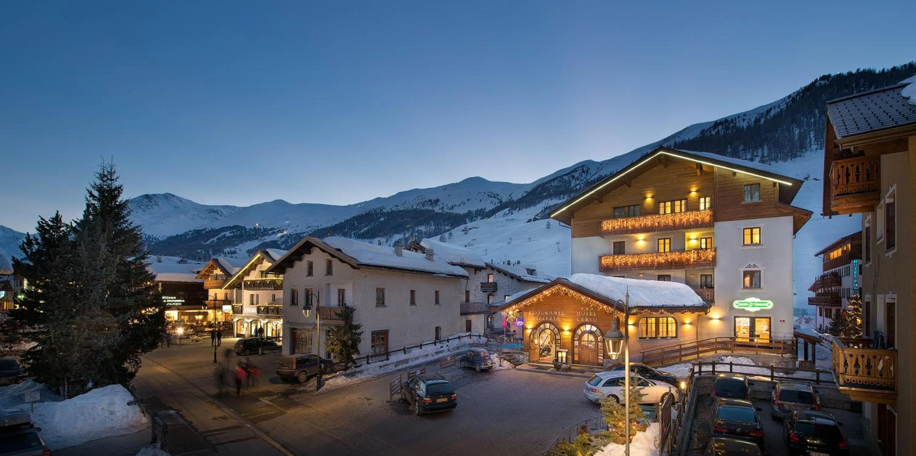 Facade/entrance in Hotel Cervo