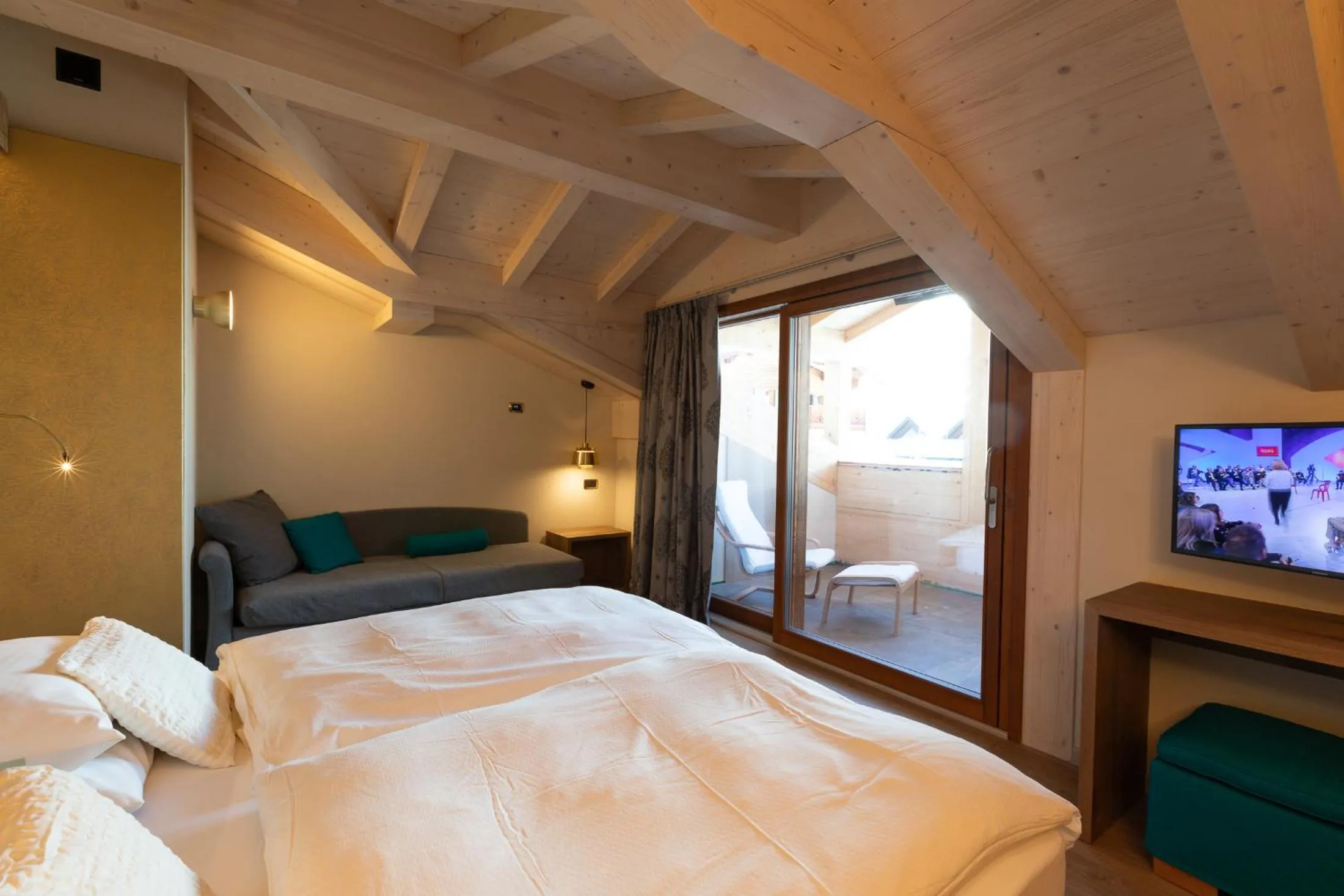 Photo of the whole room, Bed in Hotel Cervo