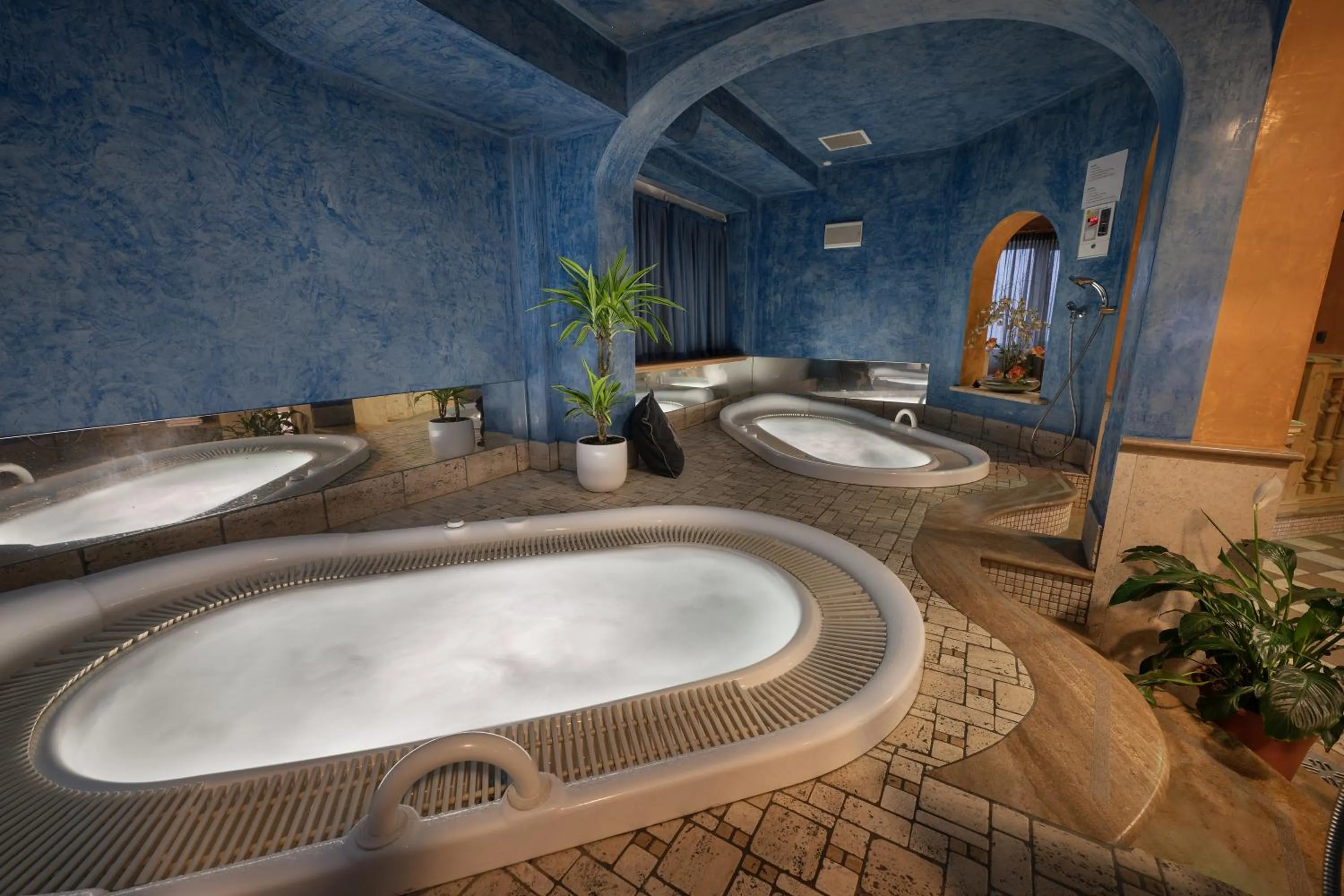 Hot Tub in Hotel Cervo