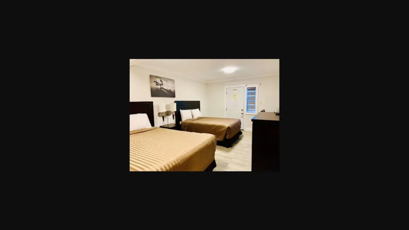 Standard Double Room in Traveler's Motel Penticton Standard Double Room in Traveler's Motel Penticton