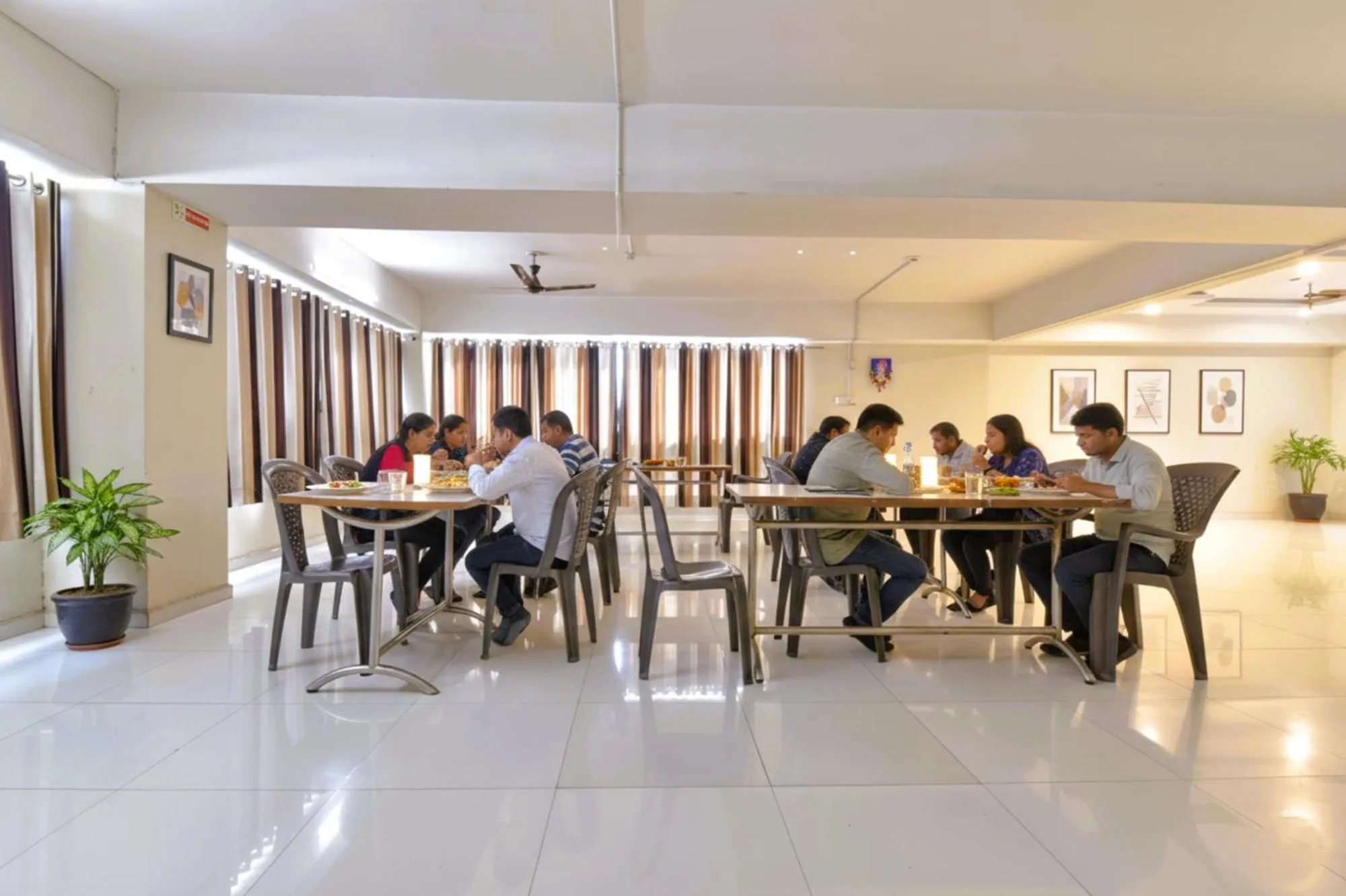 Restaurant/places to eat in Via Apollo