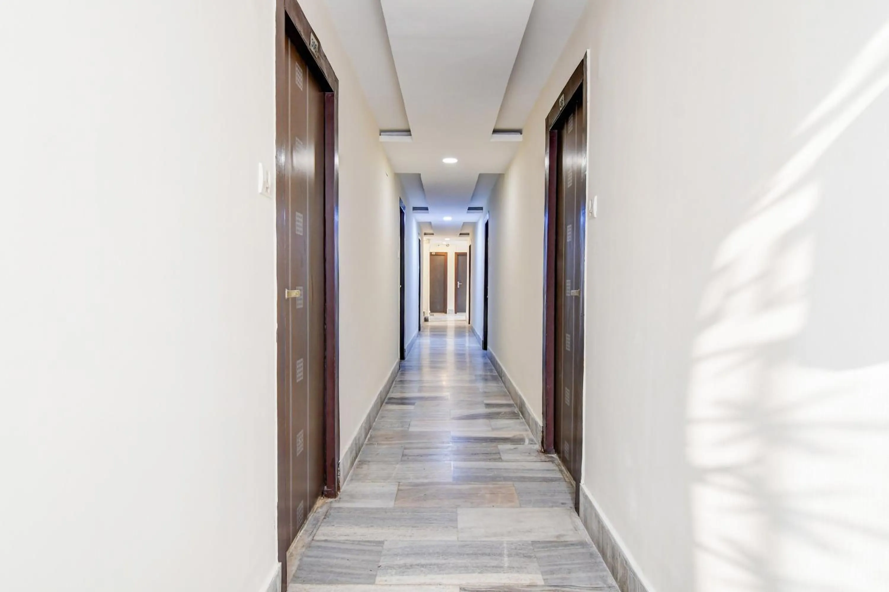 Lobby or reception in Super Hotel O Sarat Bose Road formerly Shree Guest House