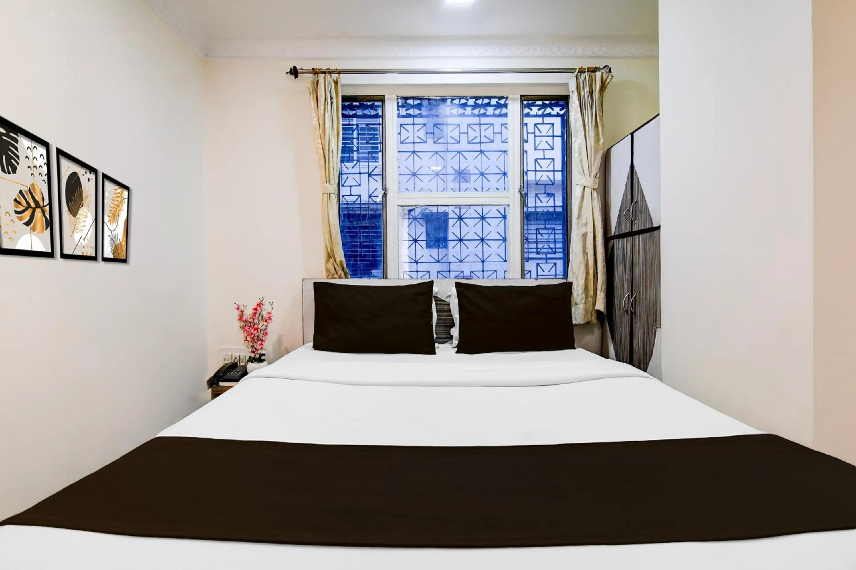 Bedroom, Bed in Super Hotel O Sarat Bose Road formerly Shree Guest House