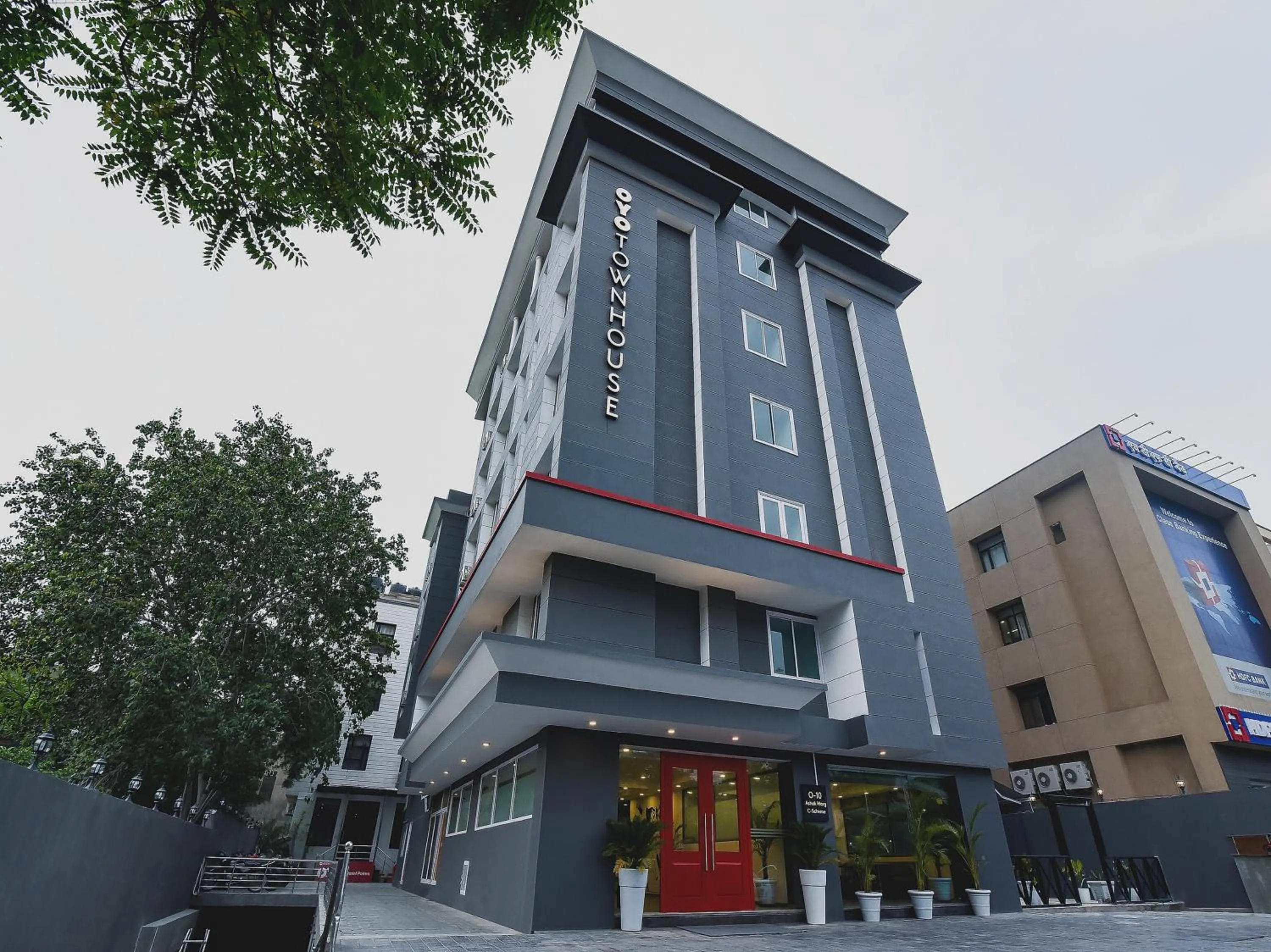 Facade/entrance in Townhouse C Scheme Ahinsa Circle