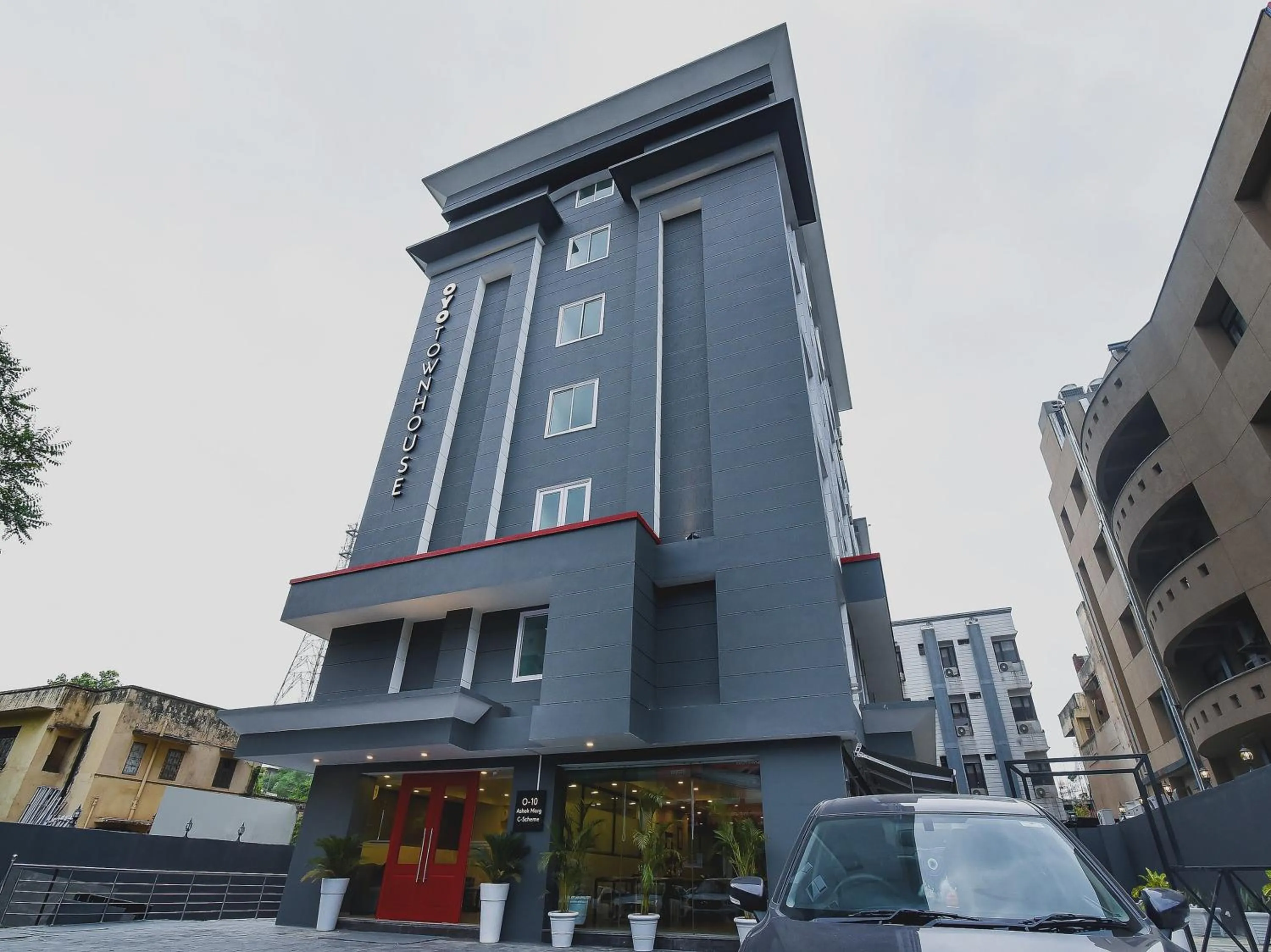 Facade/entrance in Townhouse C Scheme Ahinsa Circle