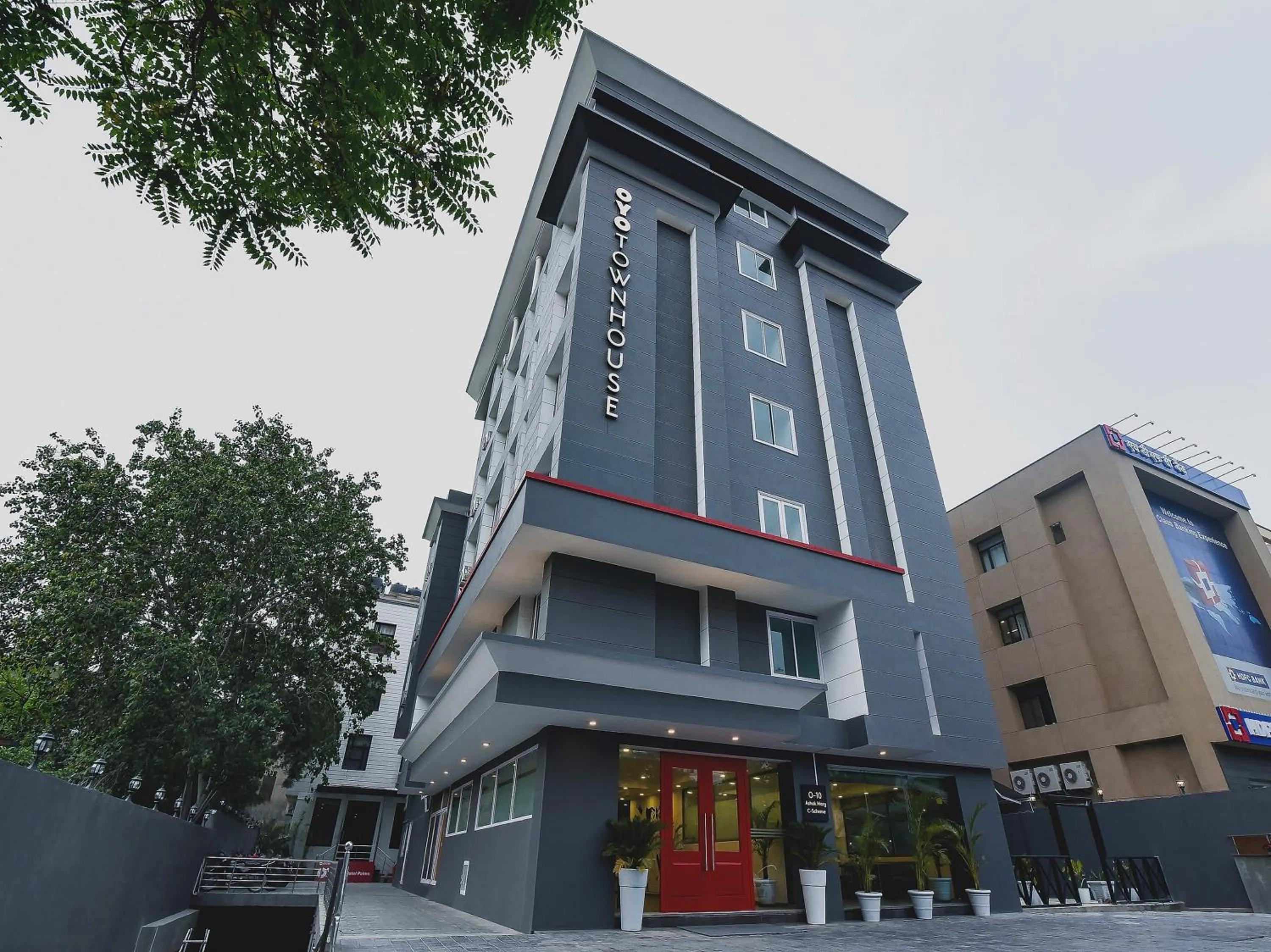 Facade/entrance in Townhouse C Scheme Ahinsa Circle