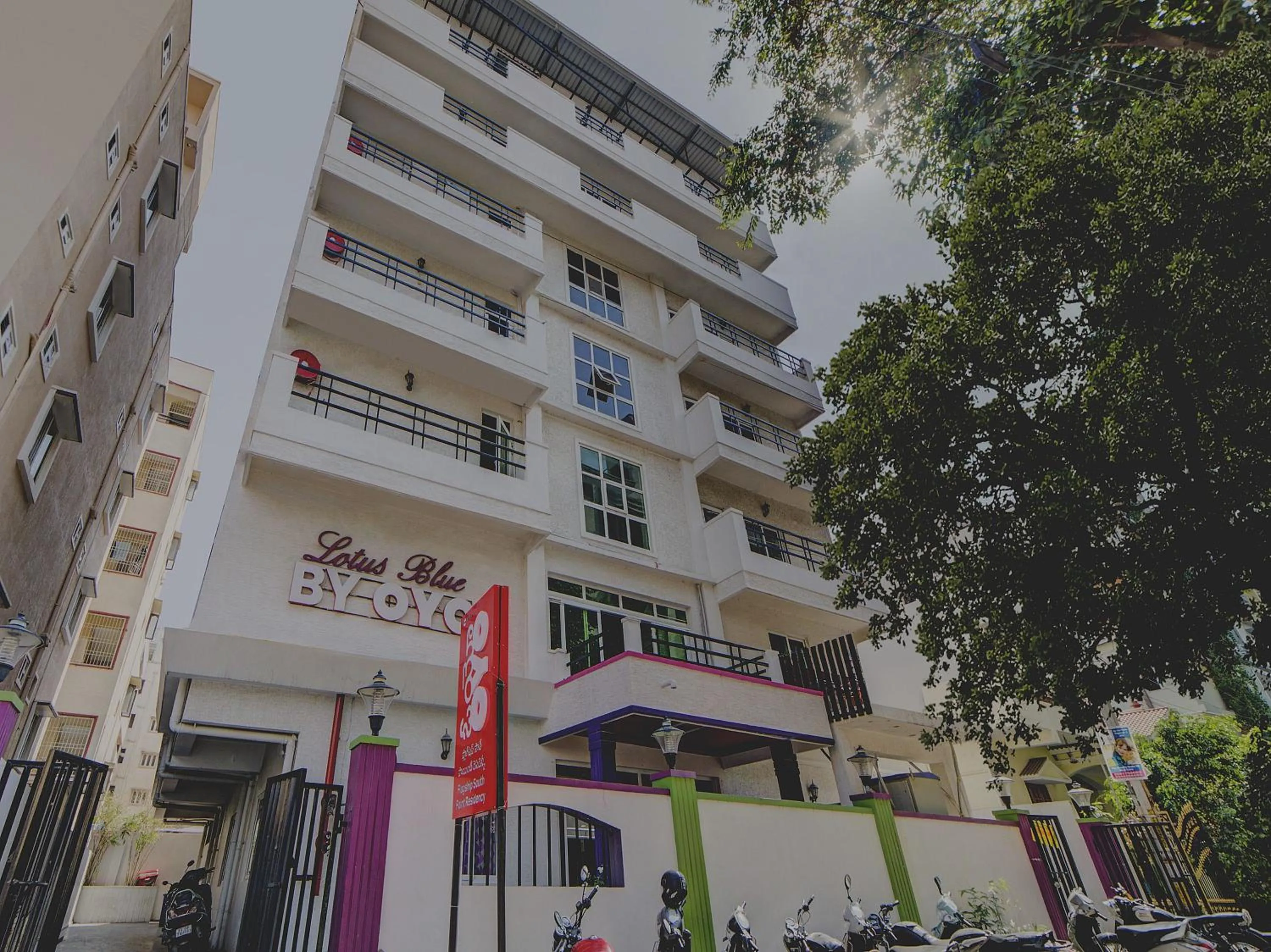 Facade/entrance in Hotel O JNTU college Near LULU mall, KPHB Colony.