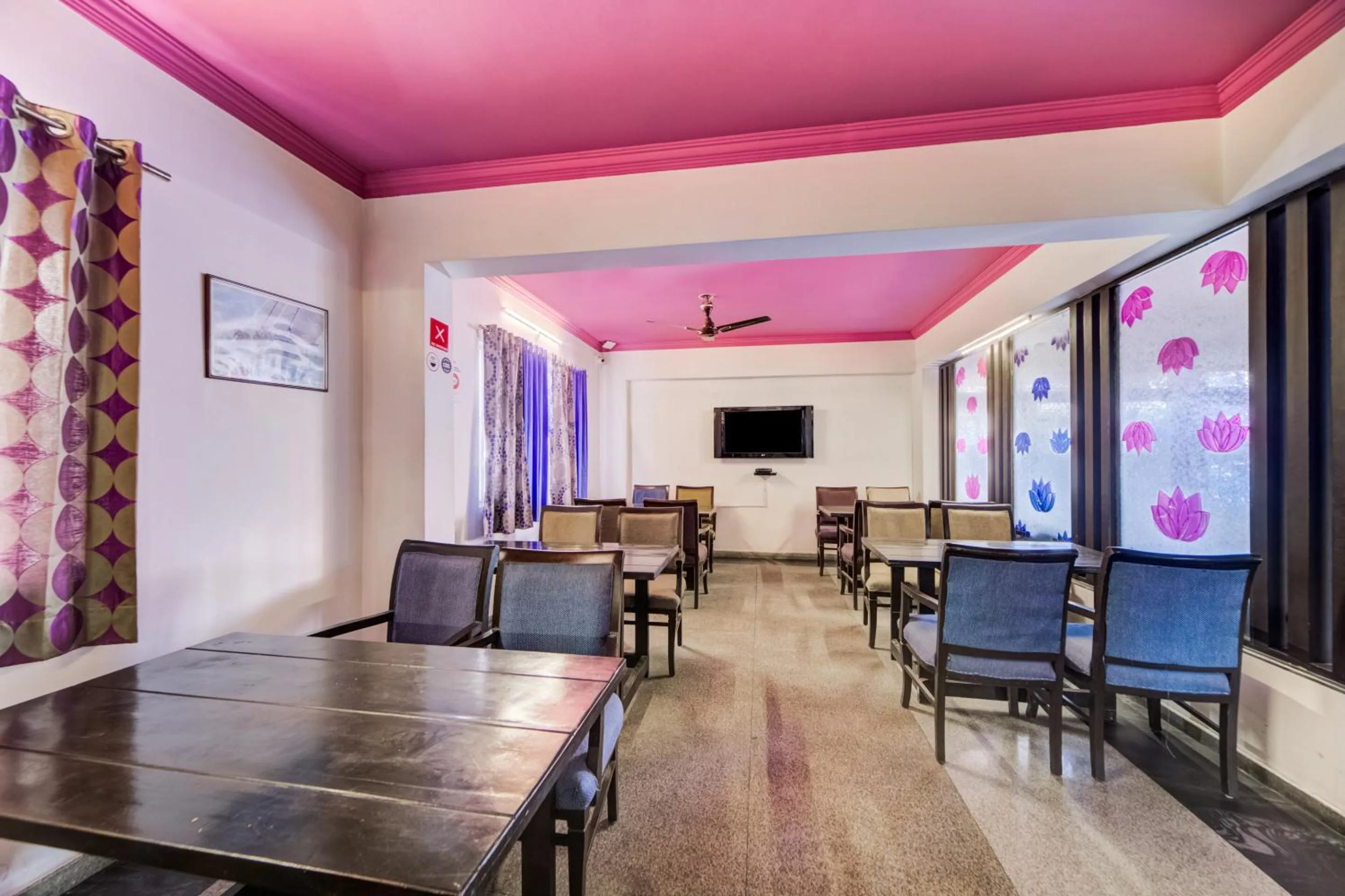 Restaurant/places to eat in Hotel O JNTU college Near LULU mall, KPHB Colony.
