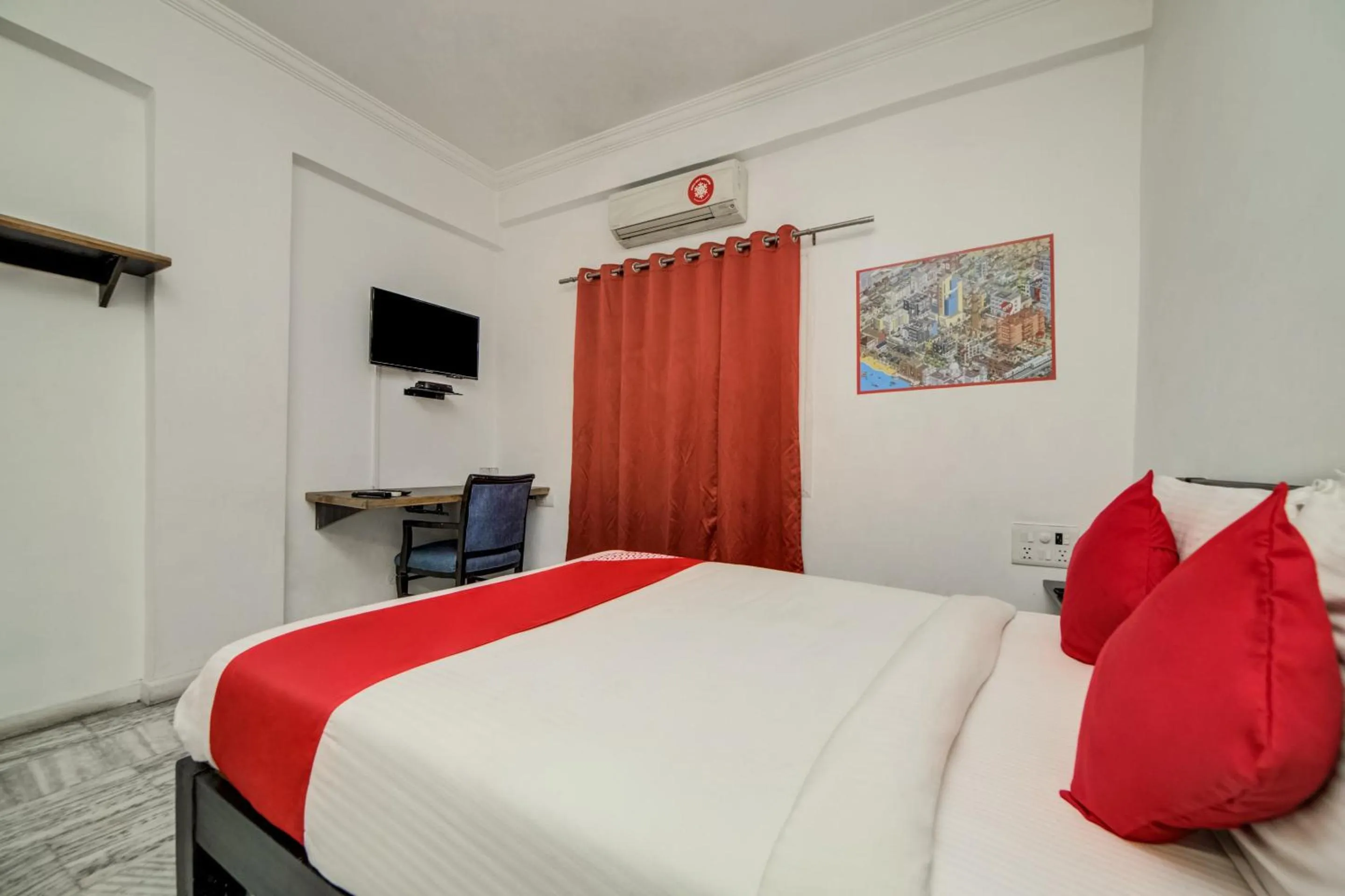 Bedroom, Bed in Hotel O JNTU college Near LULU mall, KPHB Colony.