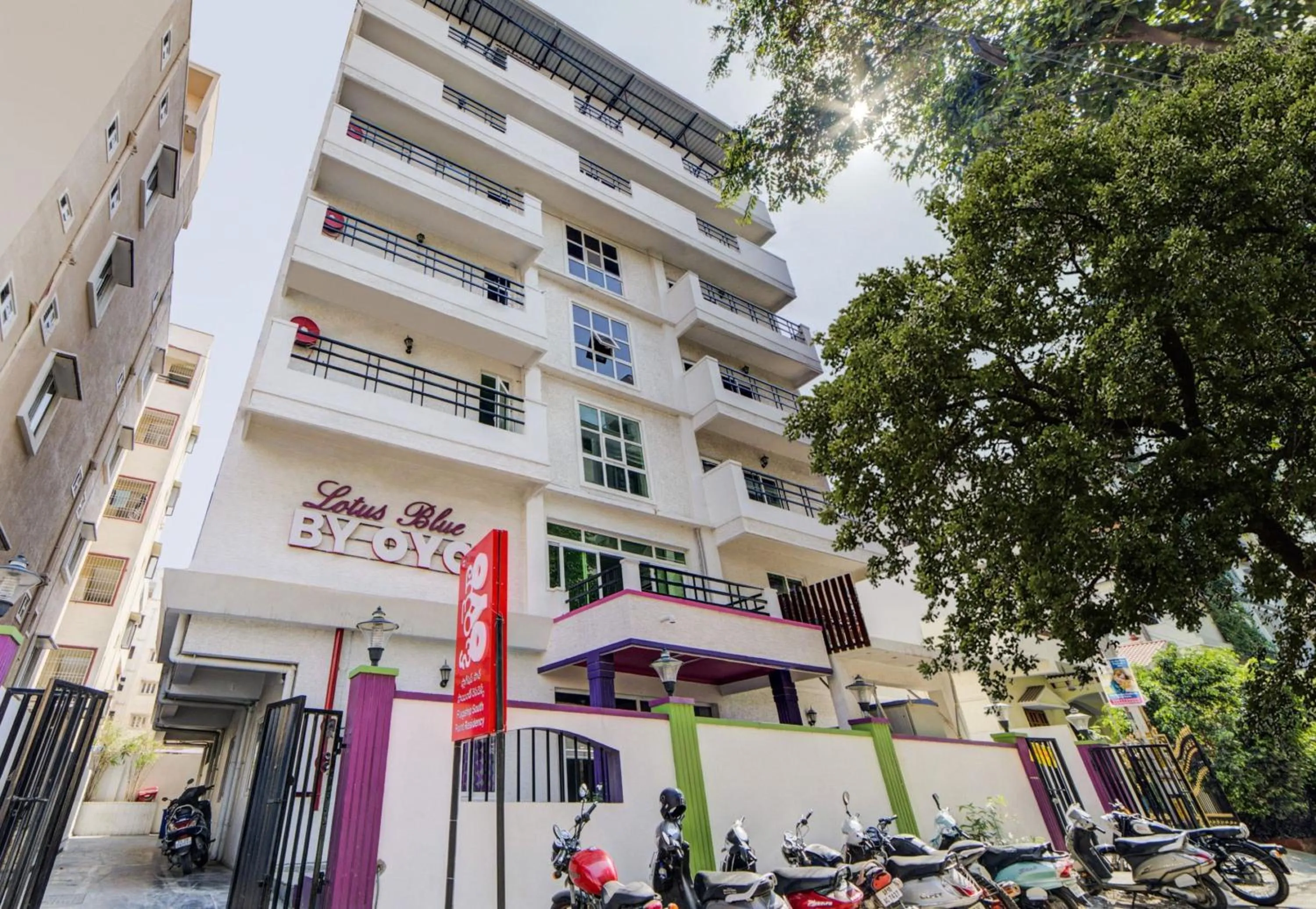Facade/entrance in Hotel O JNTU college Near LULU mall, KPHB Colony.