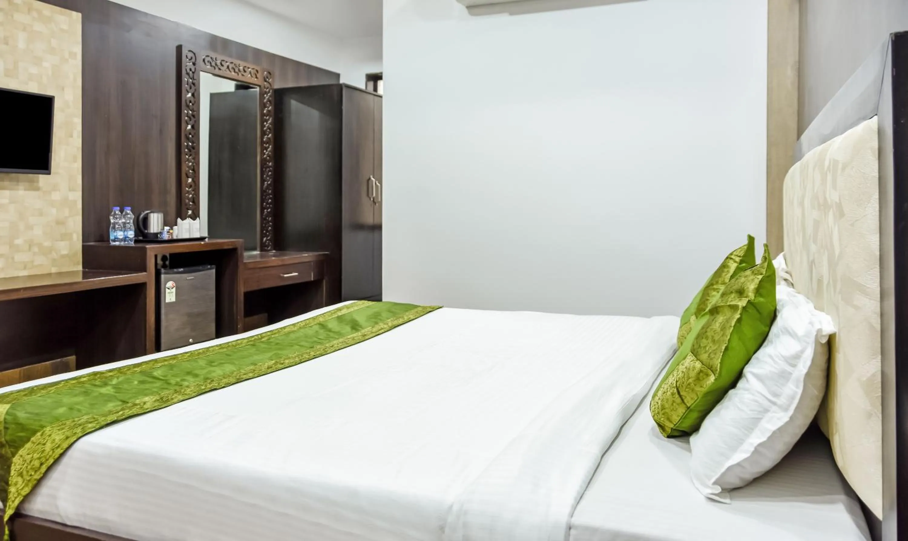 Bedroom, Bed in Treebo Red Petal Jalandhar