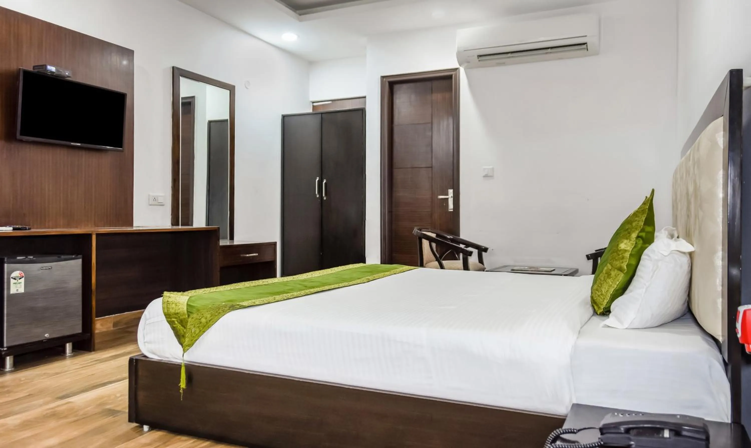 Bedroom, Bed in Treebo Red Petal Jalandhar