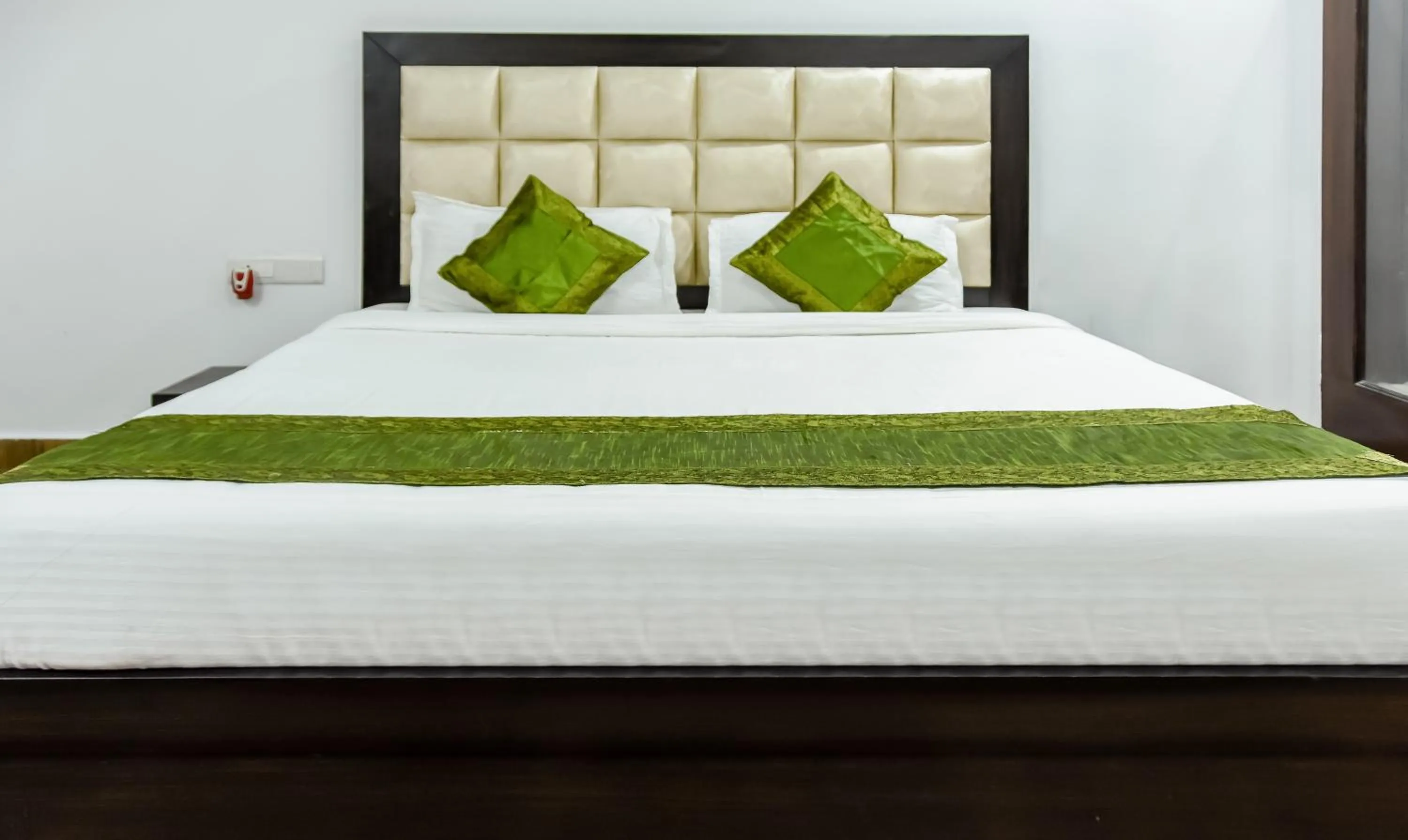 Bedroom, Bed in Treebo Red Petal Jalandhar