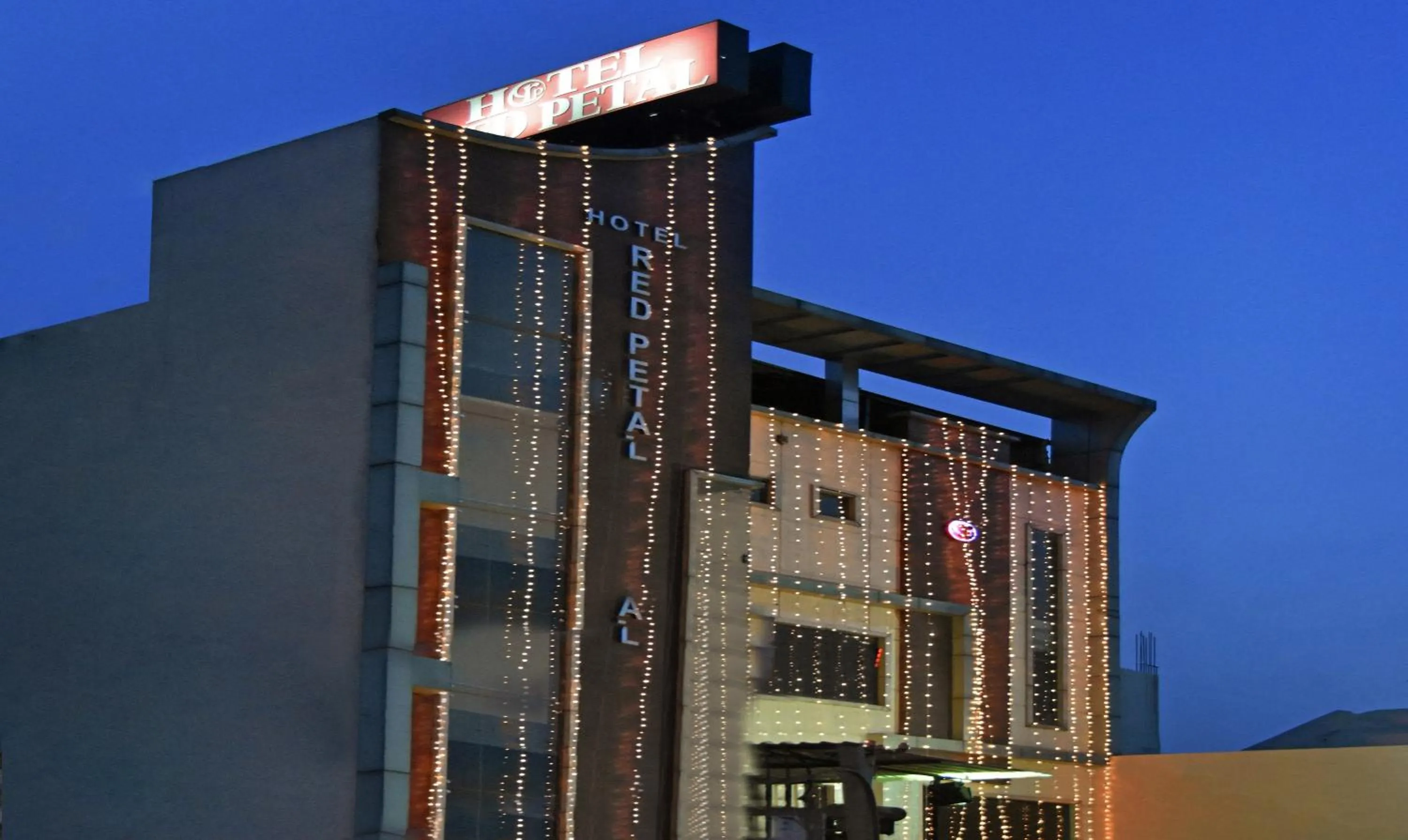 Property building in Treebo Red Petal Jalandhar