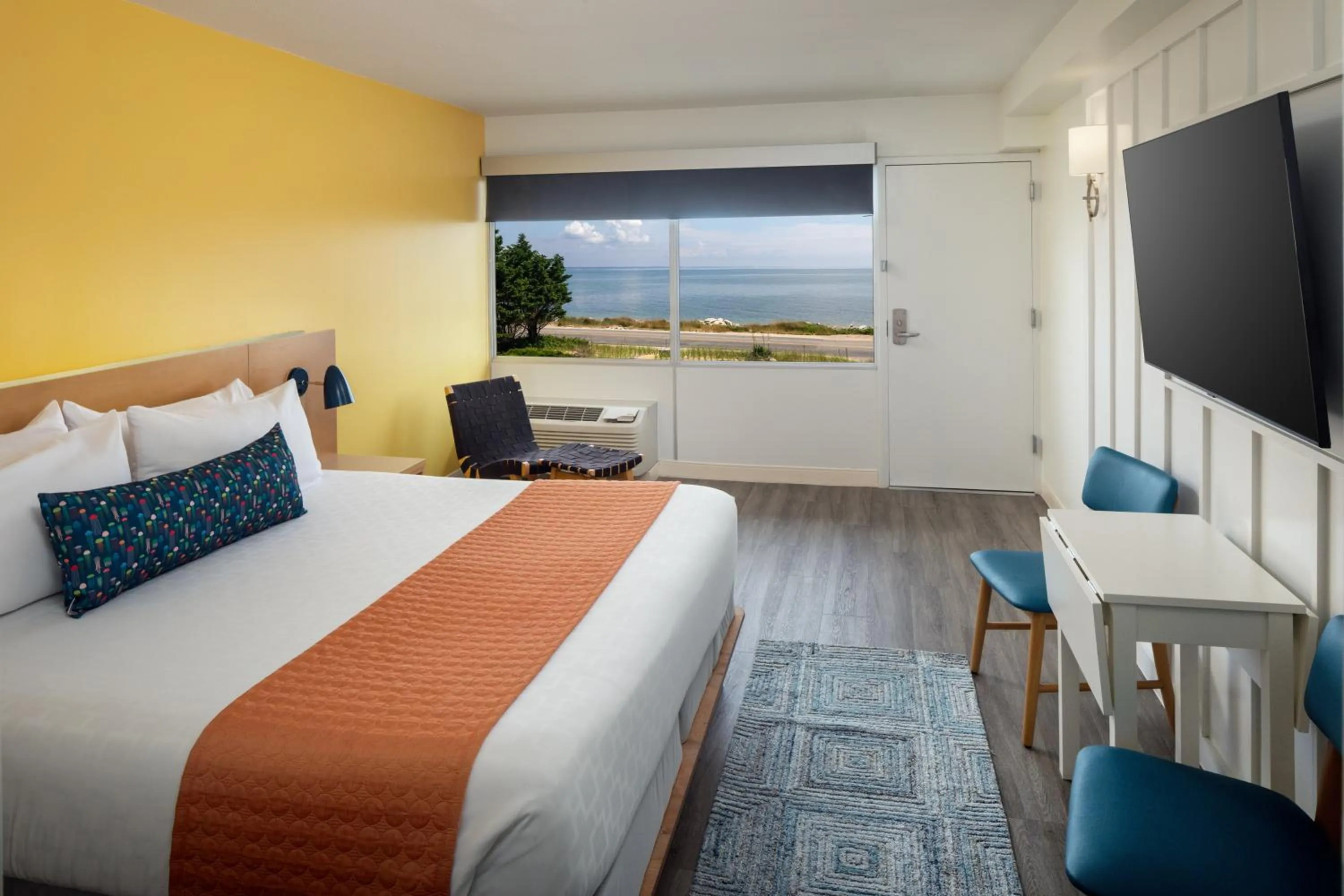 Photo of the whole room, Bed in Harbor Hotel Provincetown