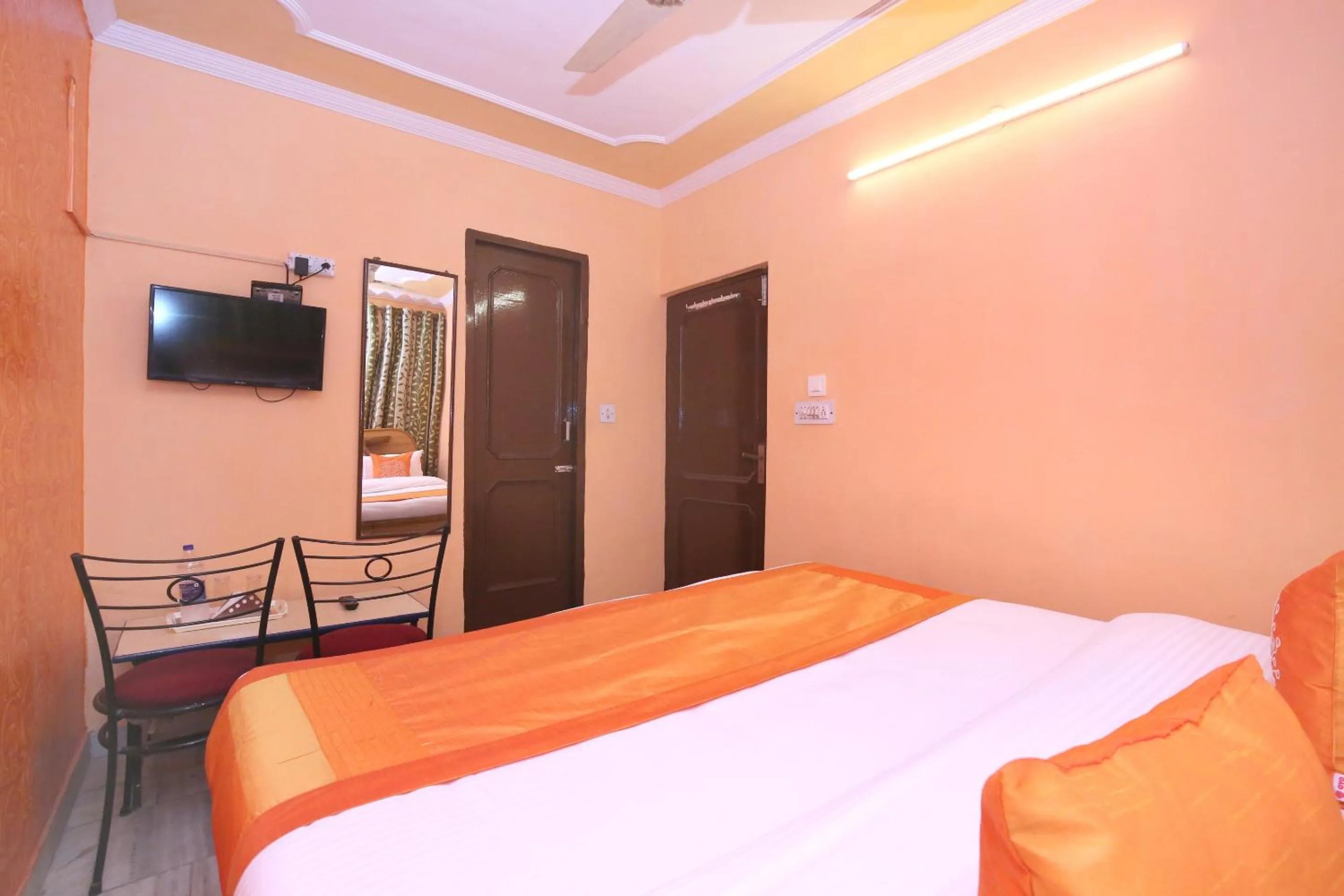 Bedroom, Bed in Hotel O Rajesh Palace