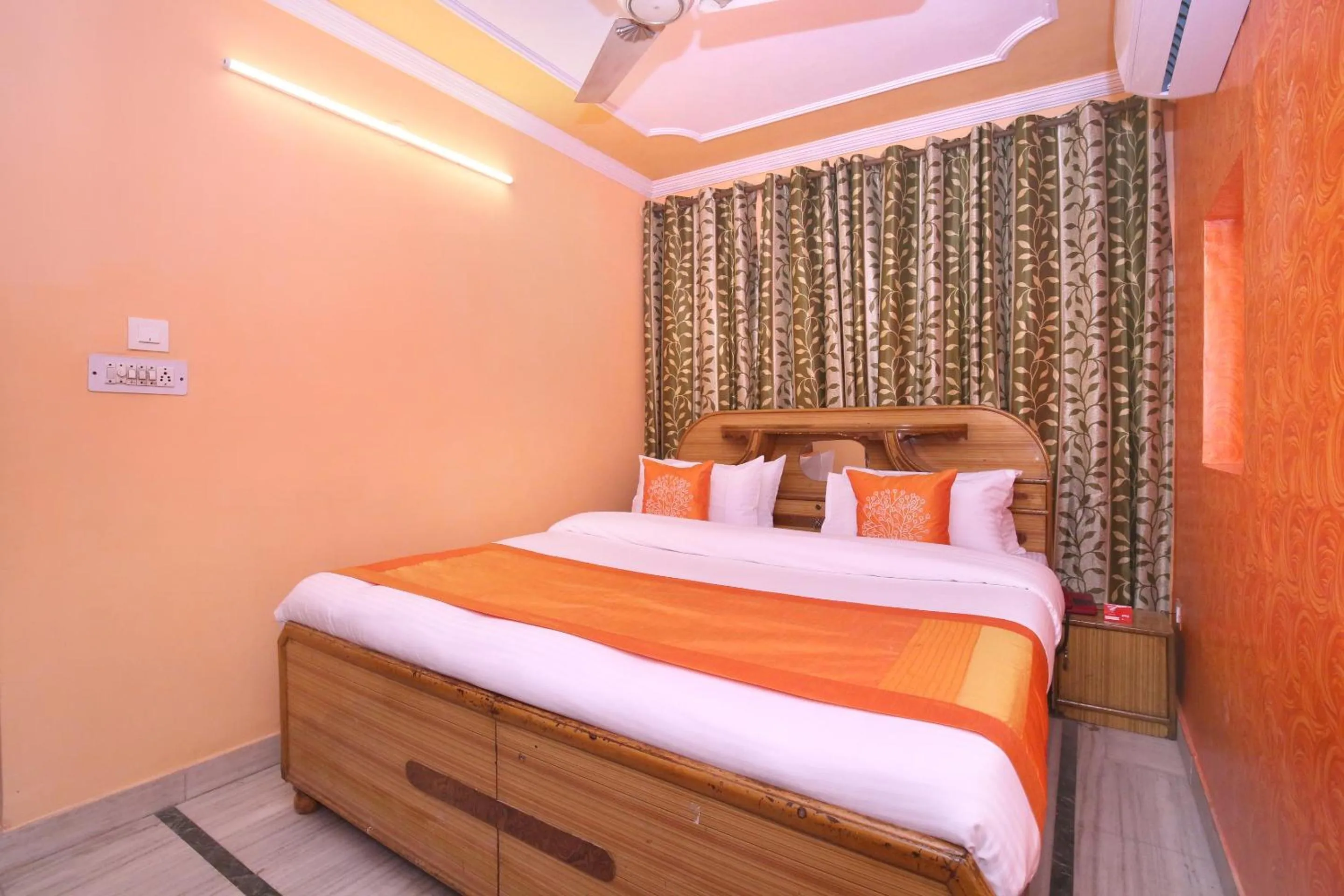 Bedroom, Bed in Hotel O Rajesh Palace