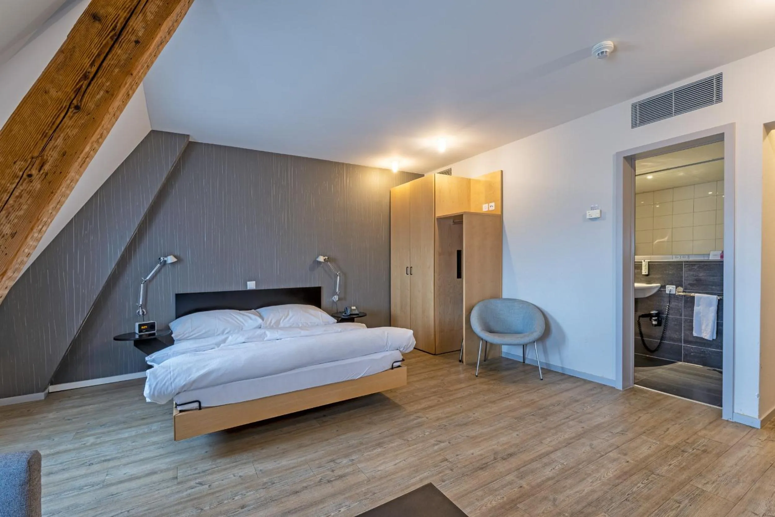 Bedroom, Bed in Royal Hotel - Urban Living