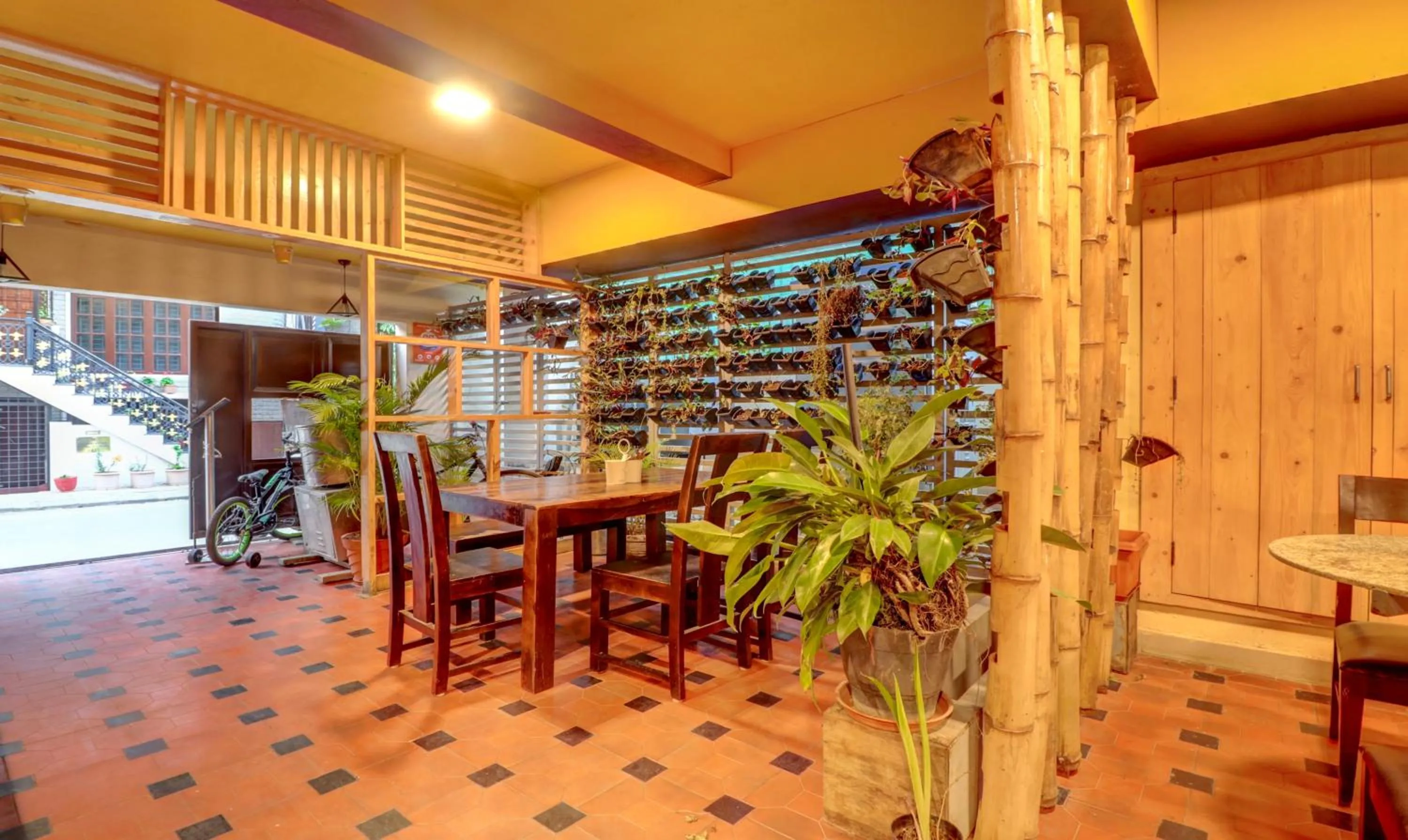 Restaurant/places to eat in Treebo 12 Degrees West, Domlur