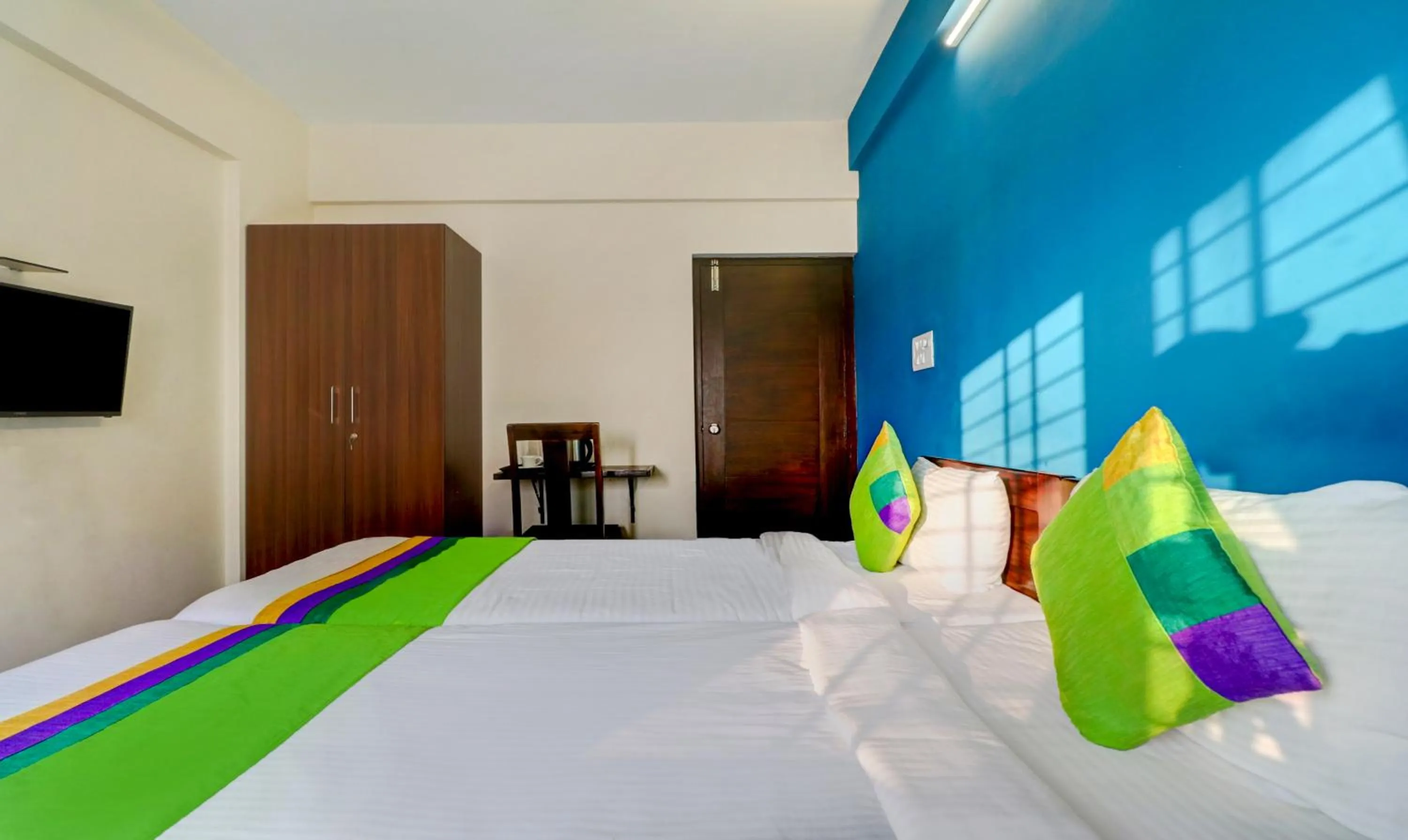 Bedroom, Bed in Treebo 12 Degrees West, Domlur